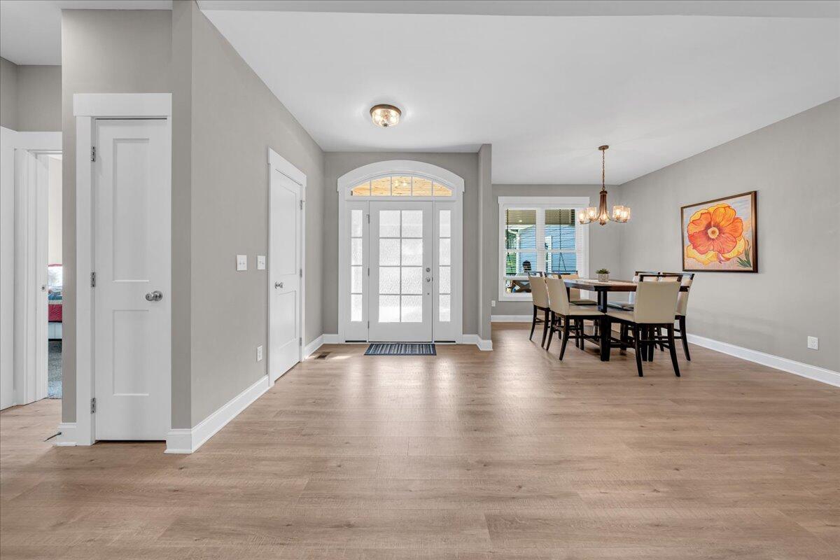 370 Cumberland Circle, Sv342