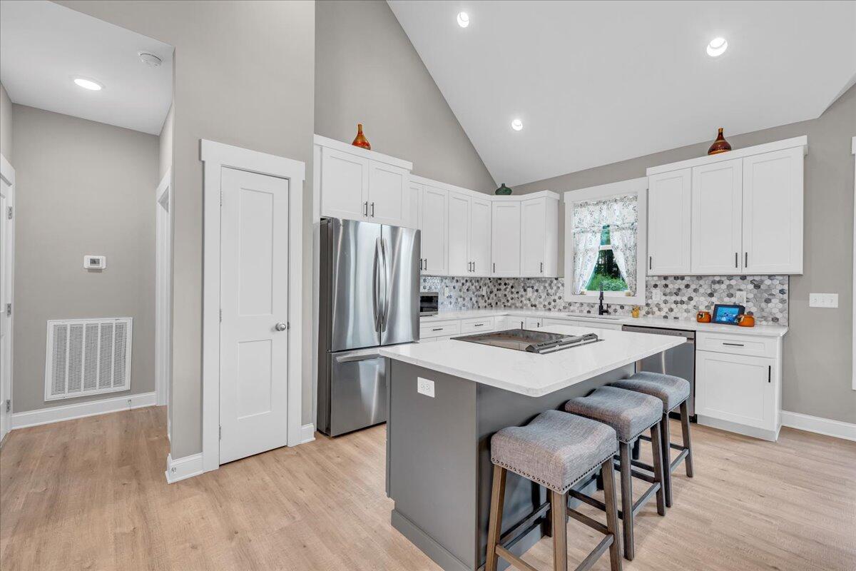 370 Cumberland Circle, Sv342