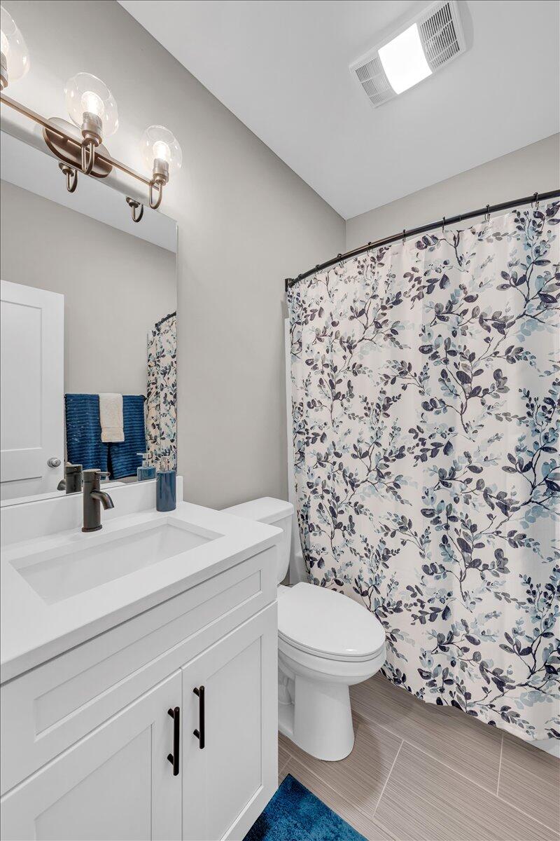 370 Cumberland Circle, Sv342