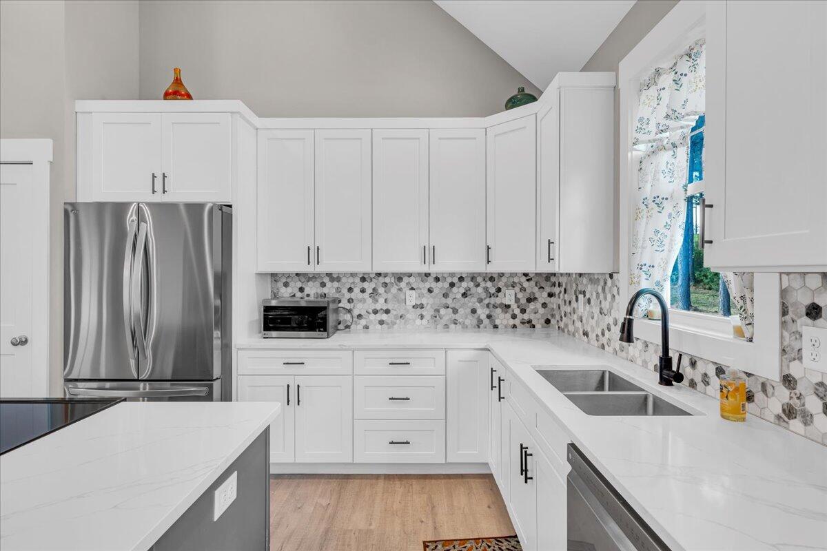 370 Cumberland Circle, Sv342