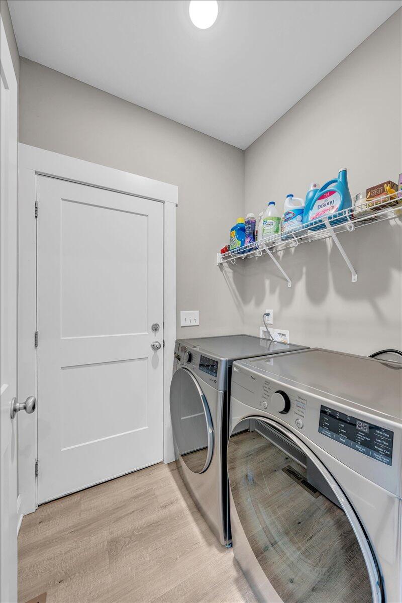 370 Cumberland Circle, Sv342