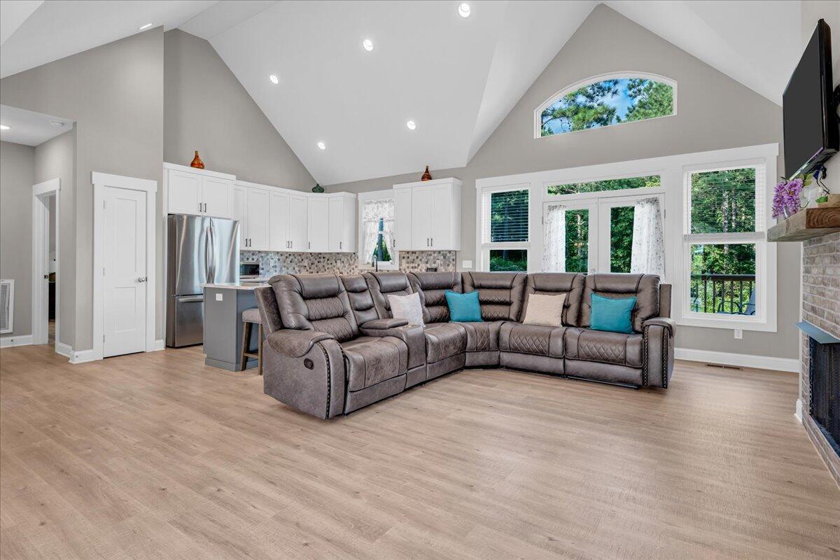 370 Cumberland Circle, Sv342