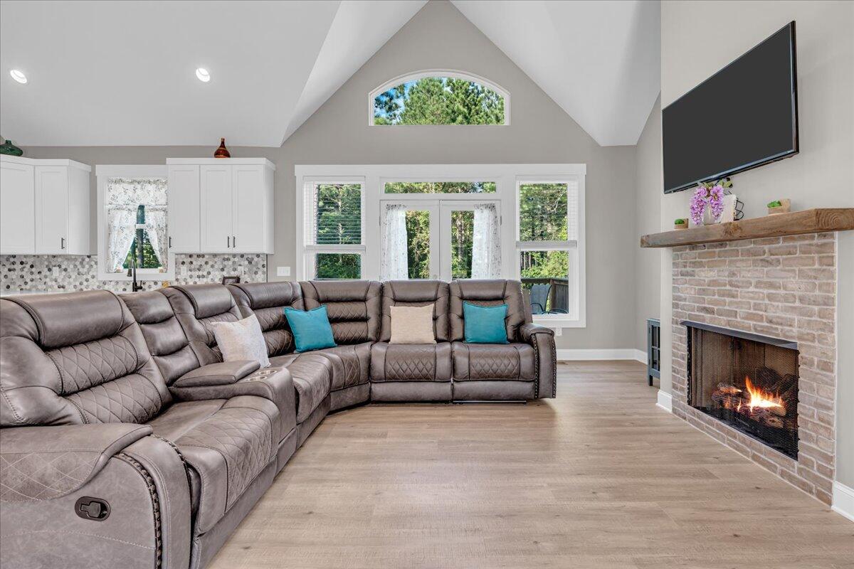 370 Cumberland Circle, Sv342