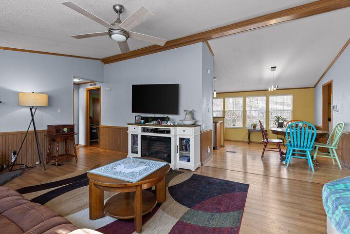 338 County Road, 135