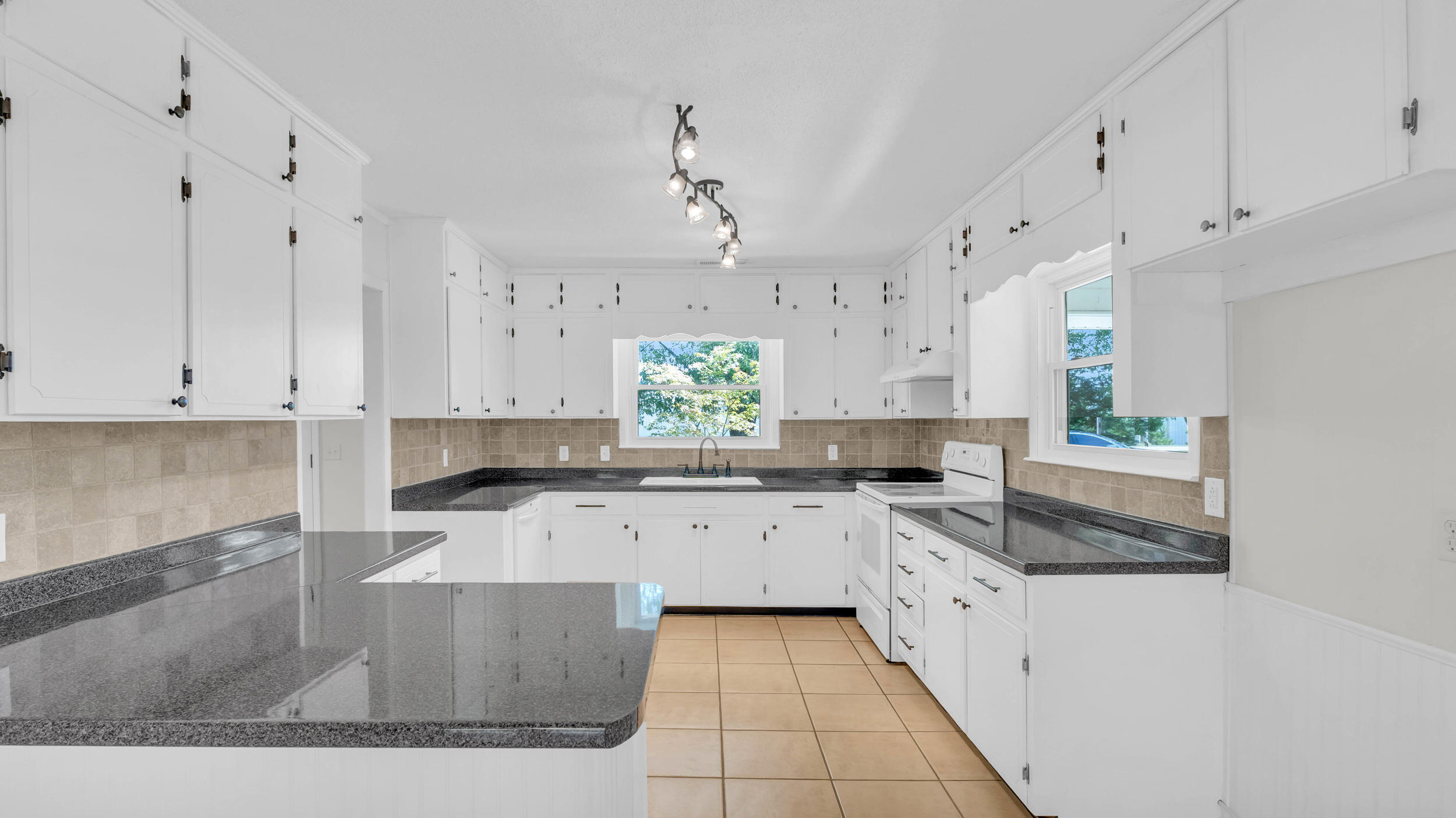 232 Gordon Pond Road, LaFayette