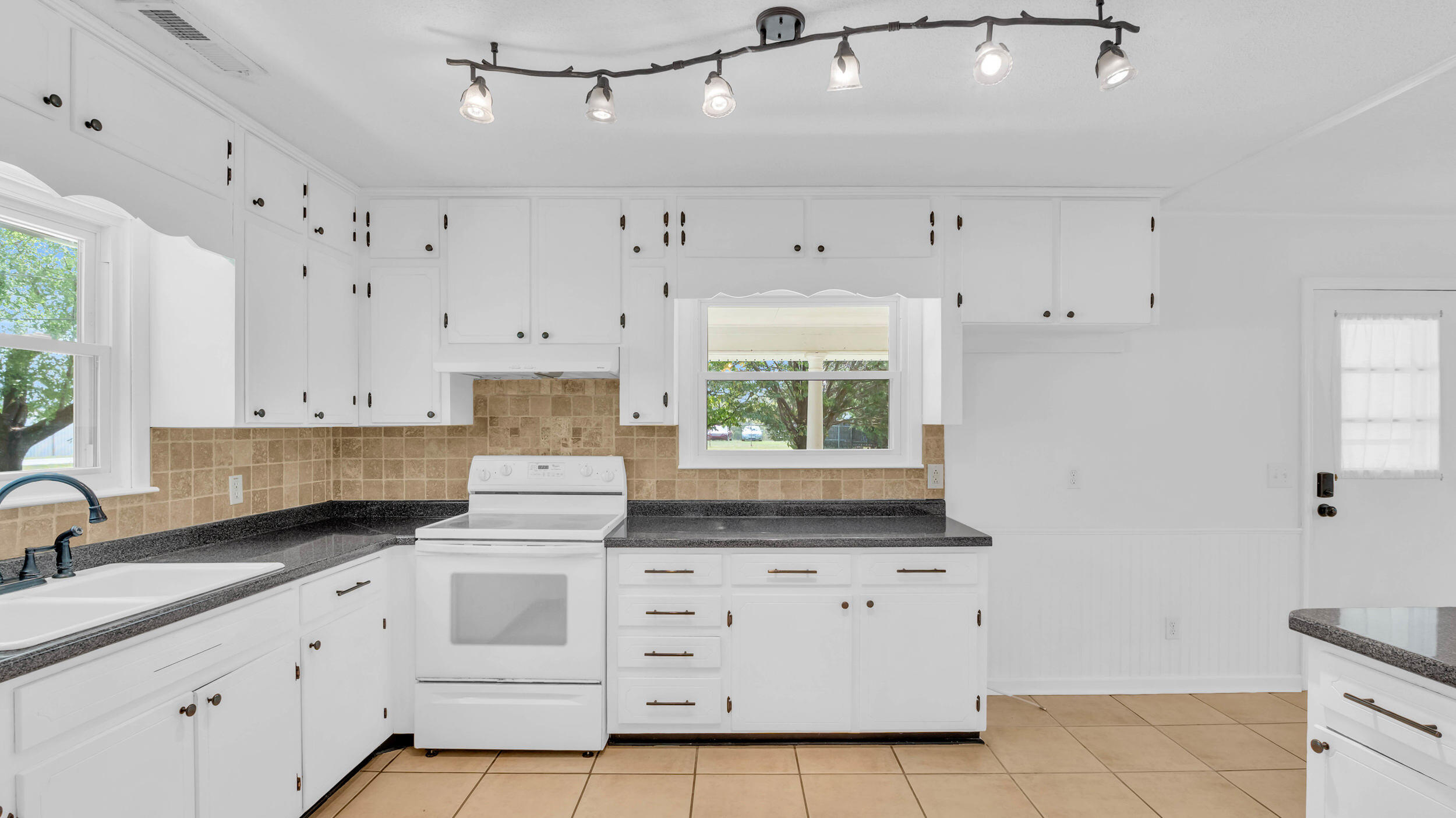 232 Gordon Pond Road, LaFayette