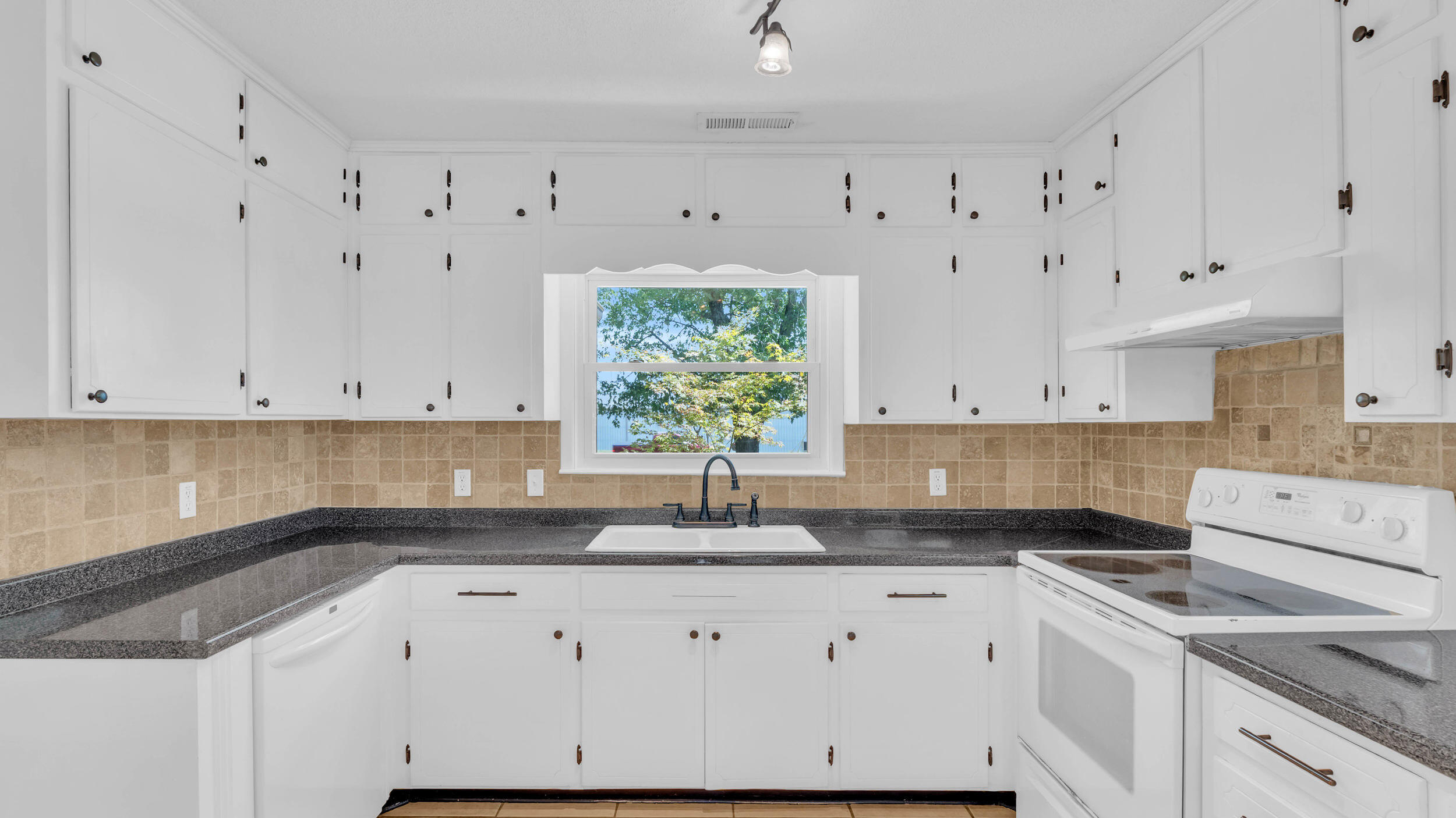 232 Gordon Pond Road, LaFayette