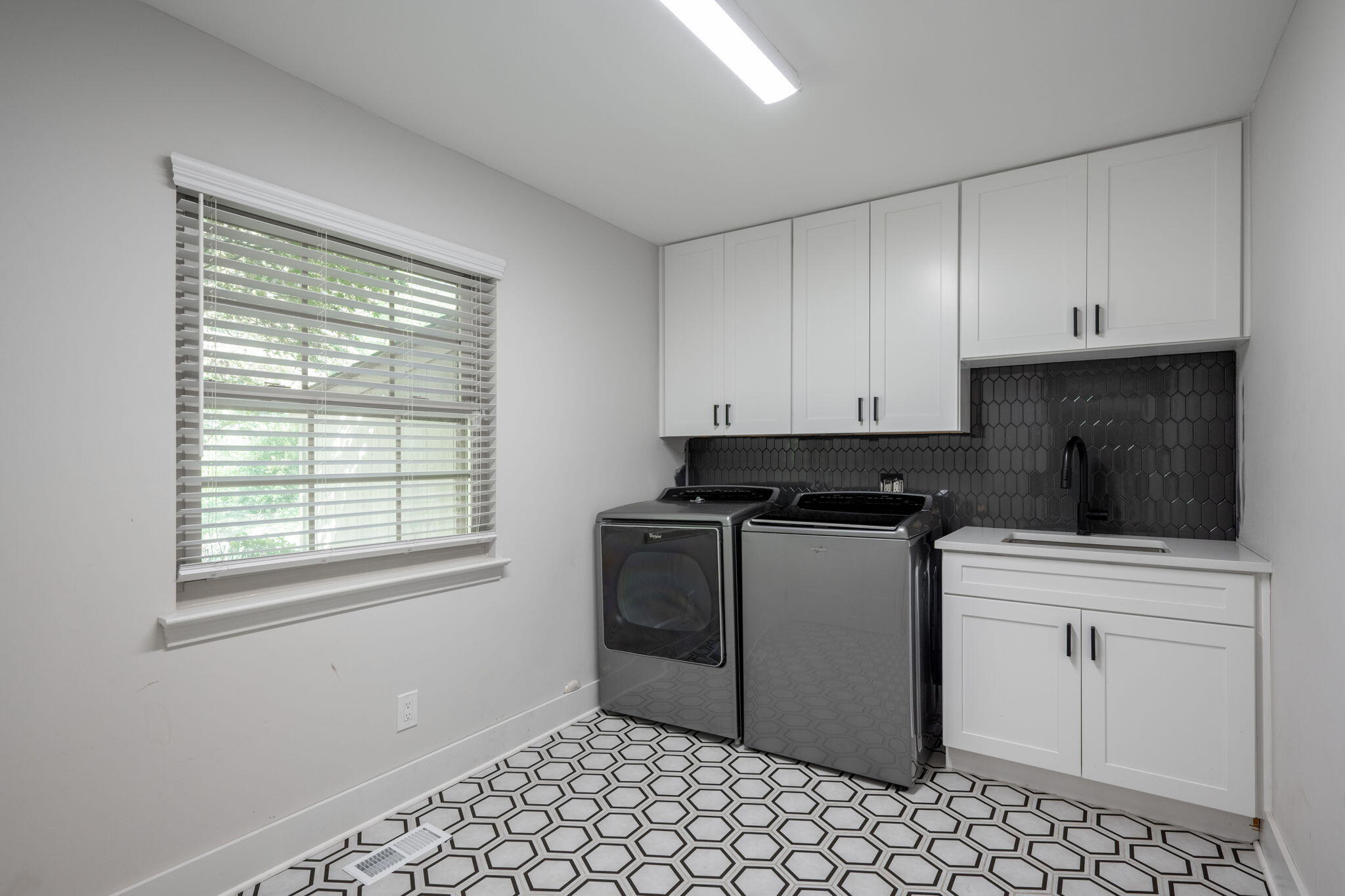 7015 Leslie Dell Lane