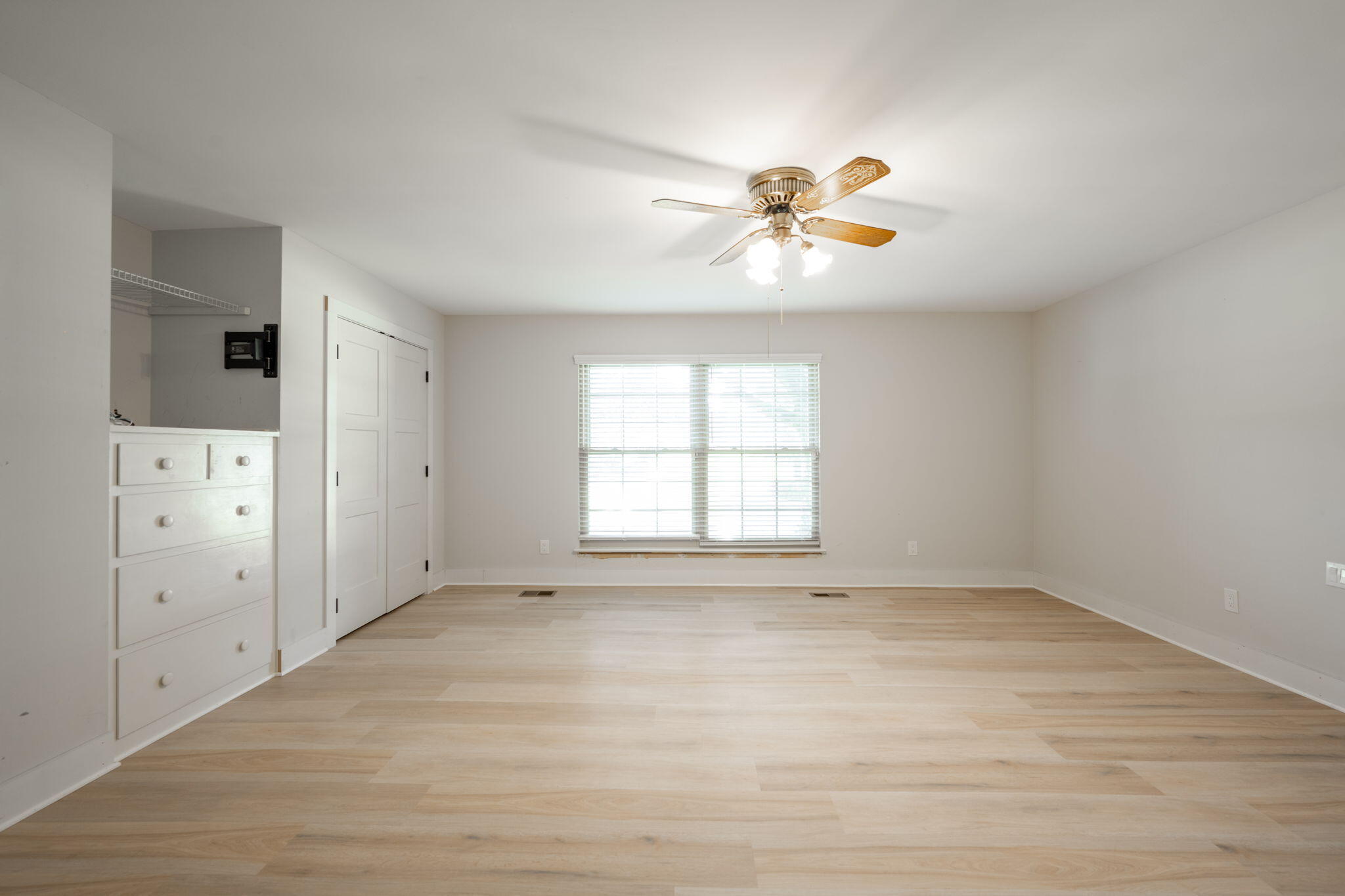 7015 Leslie Dell Lane