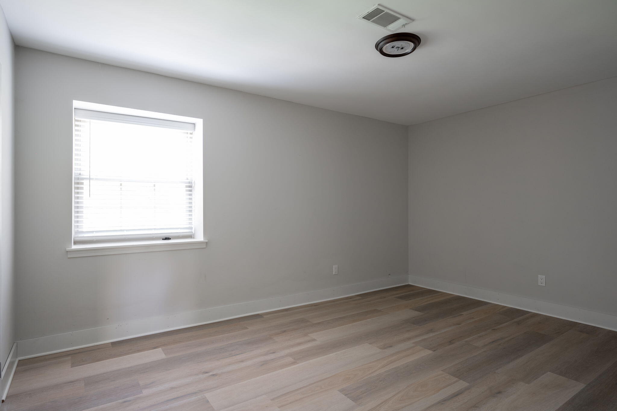 7015 Leslie Dell Lane