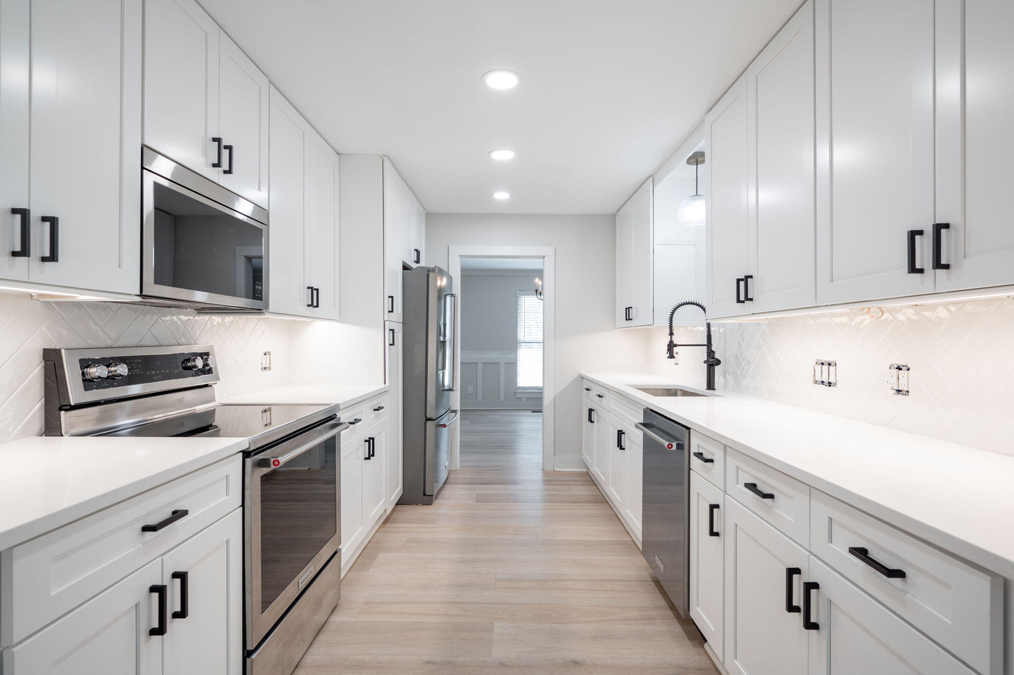 7015 Leslie Dell Lane