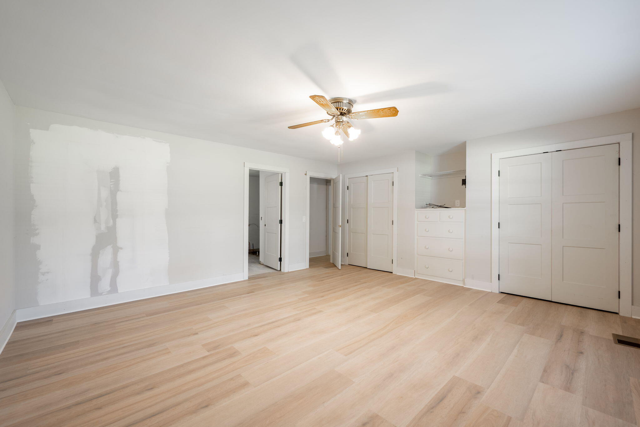 7015 Leslie Dell Lane