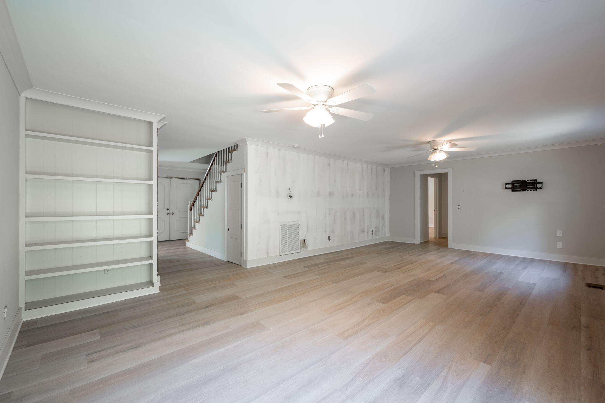 7015 Leslie Dell Lane