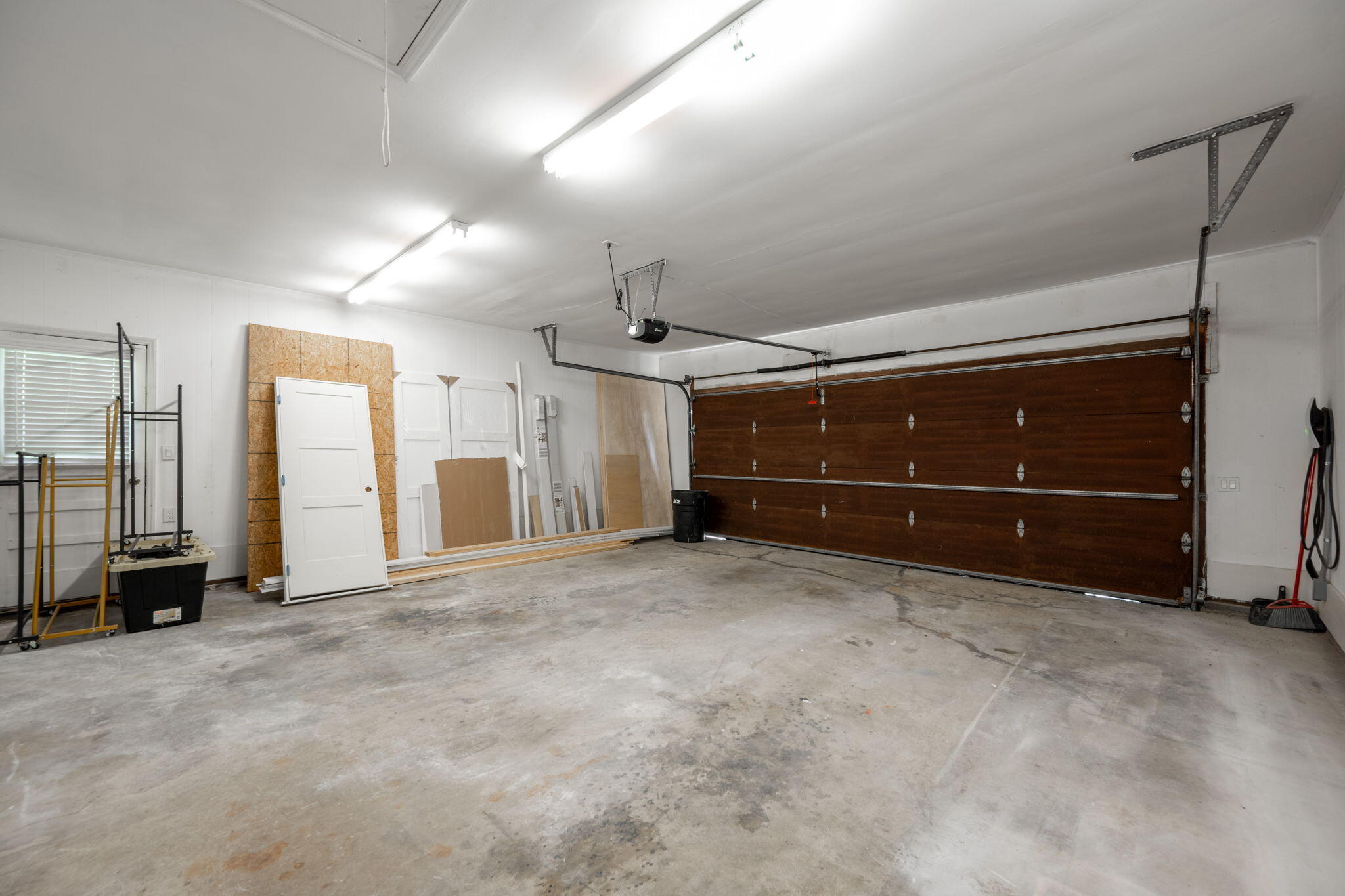 7015 Leslie Dell Lane