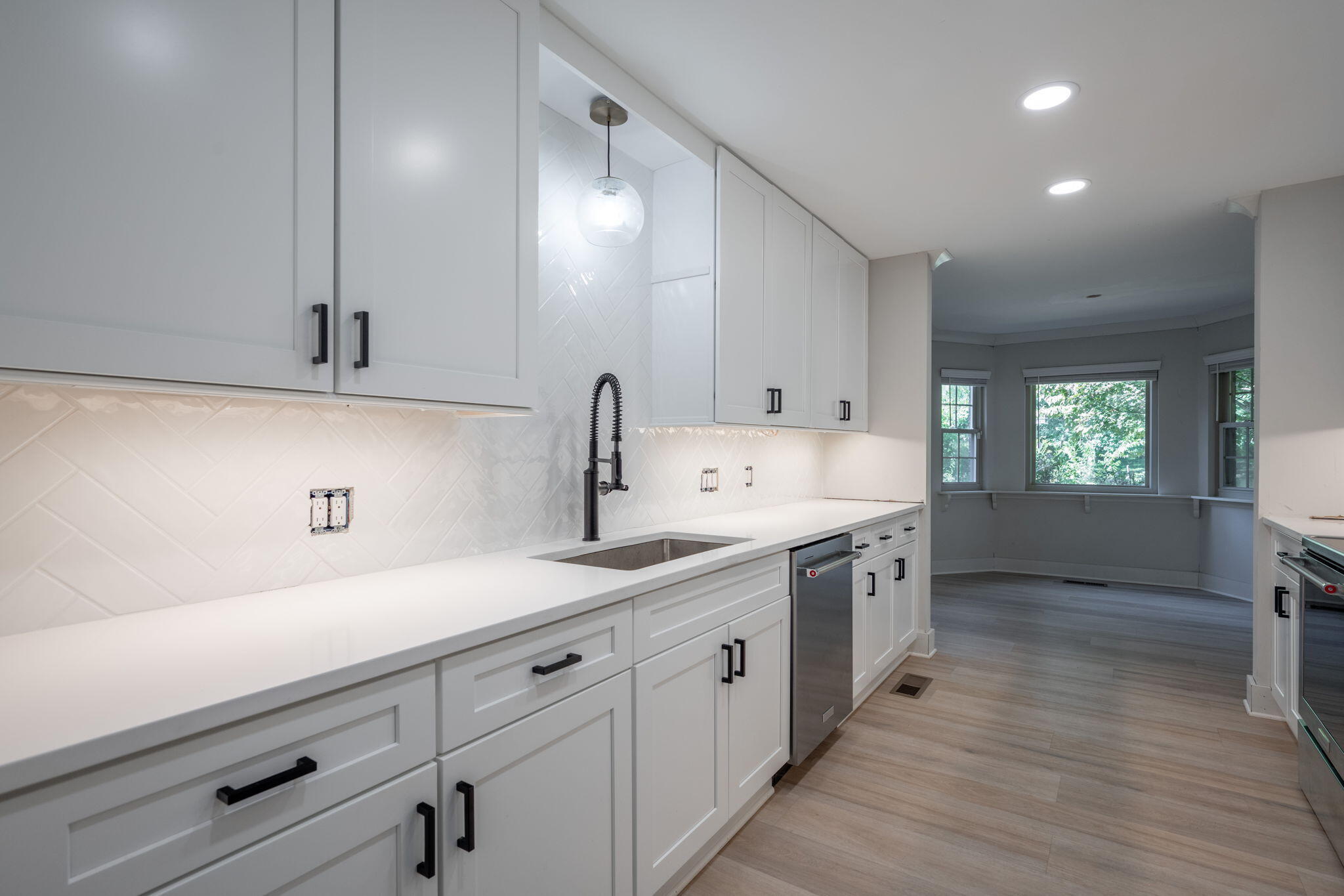 7015 Leslie Dell Lane