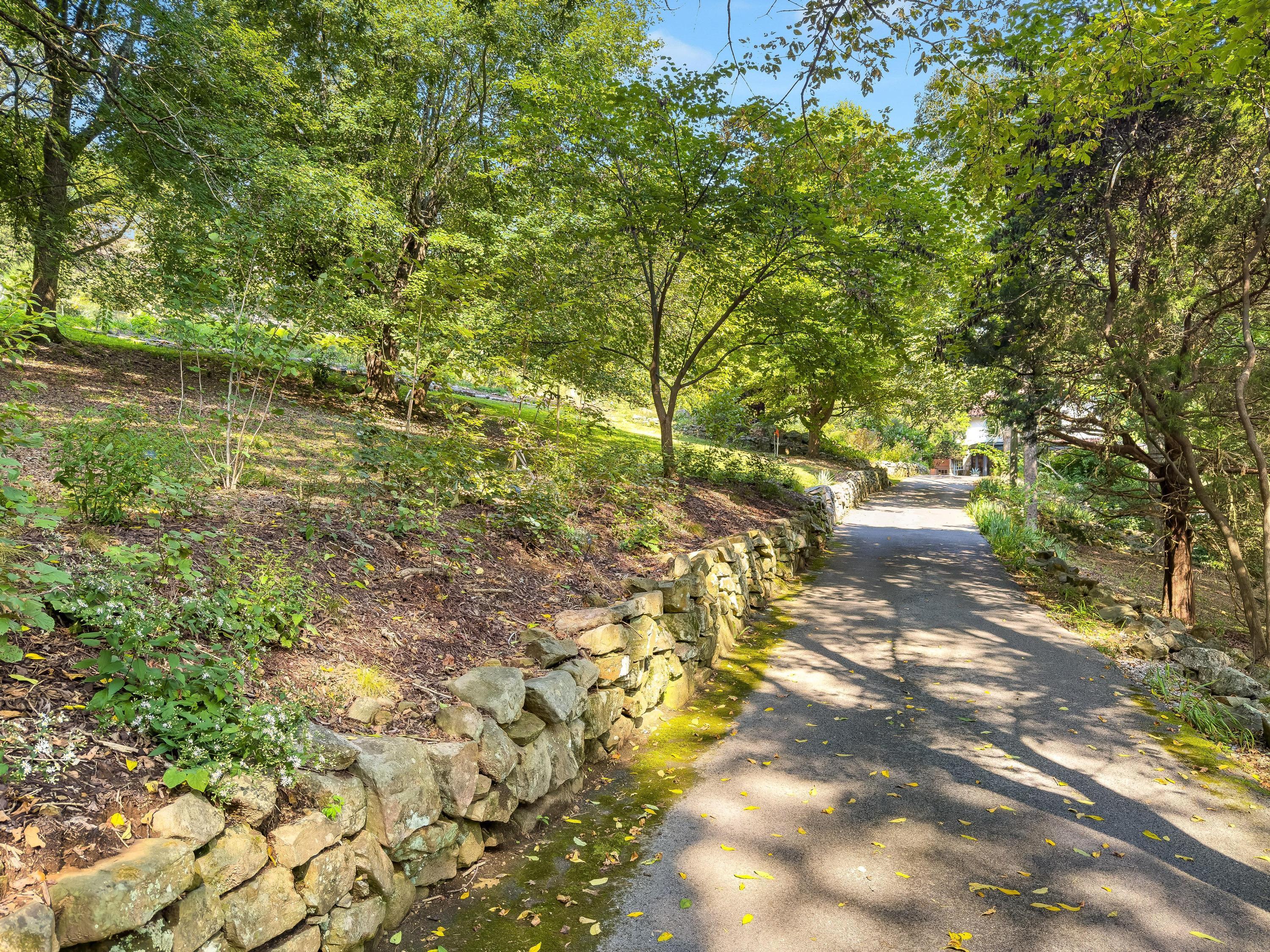 2815 Military Road