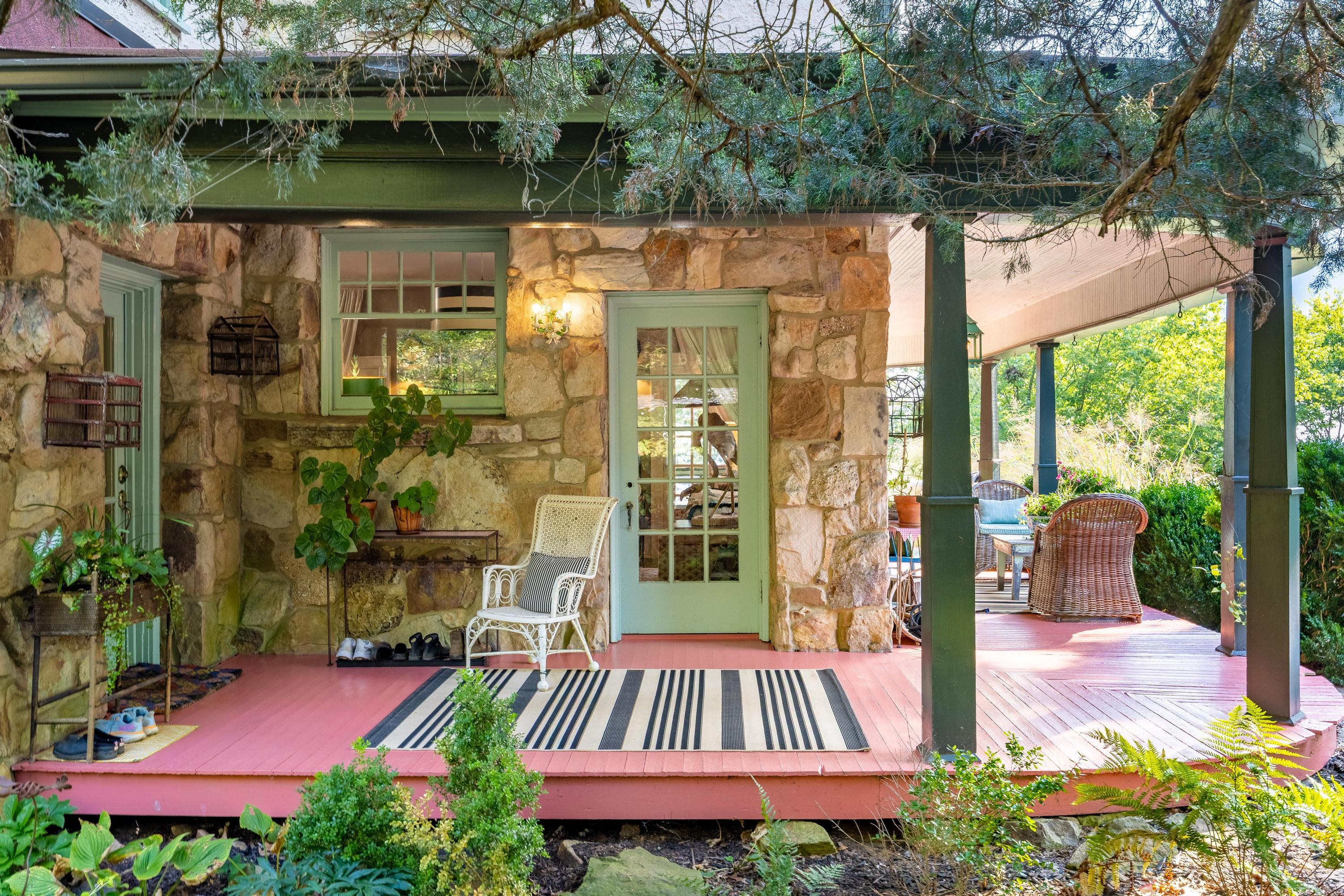 2815 Military Road