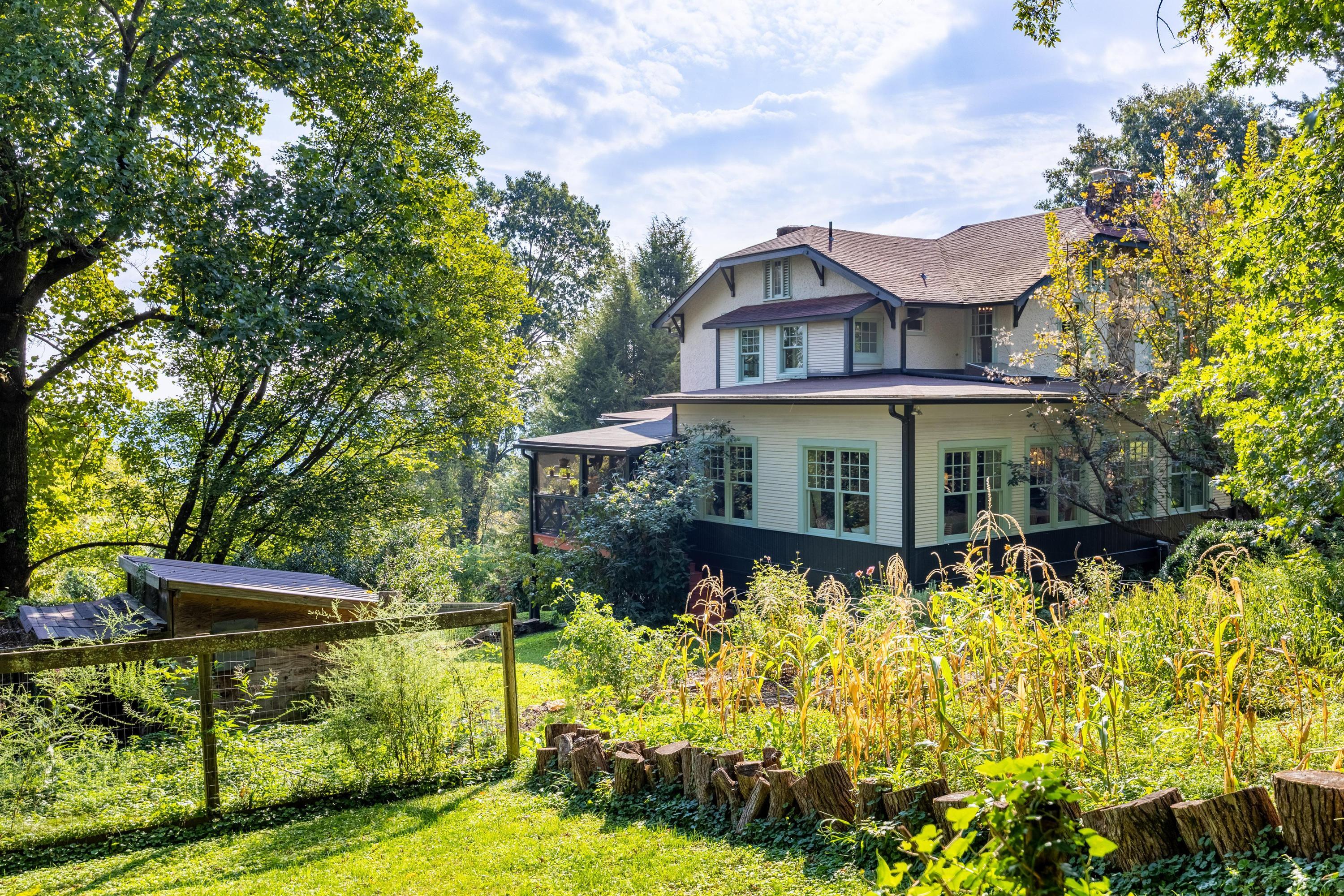 2815 Military Road