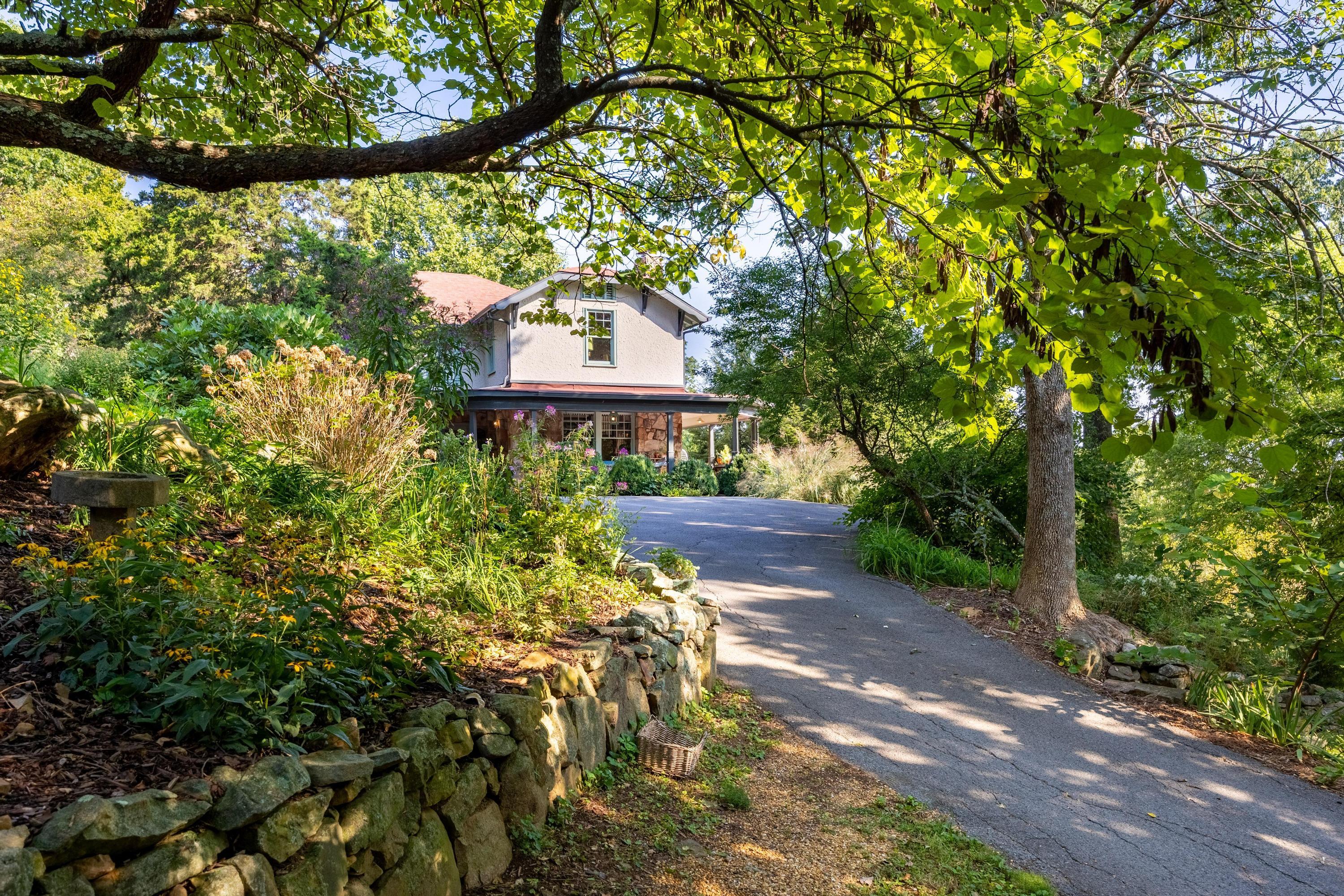 2815 Military Road