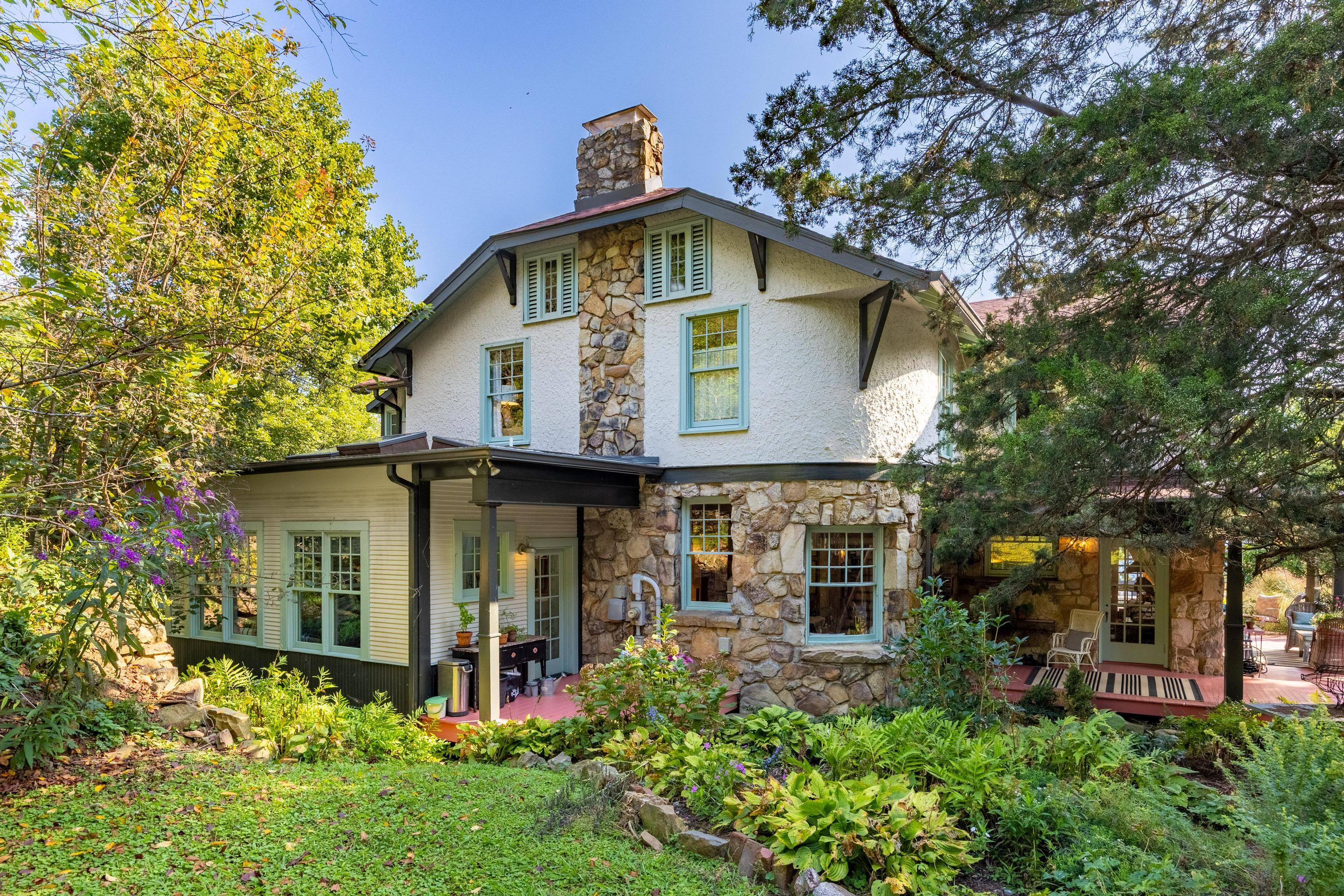 2815 Military Road
