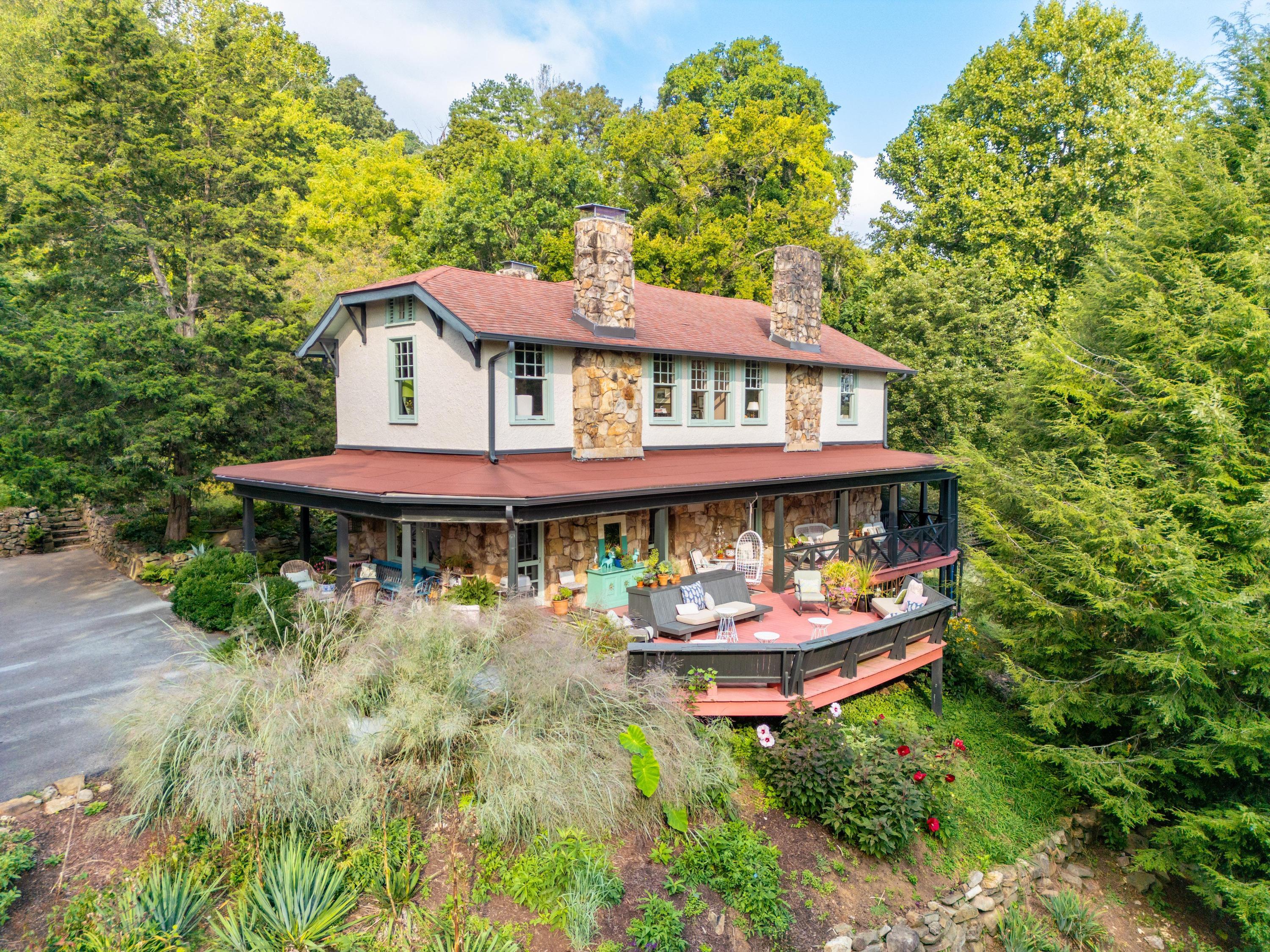 2815 Military Road