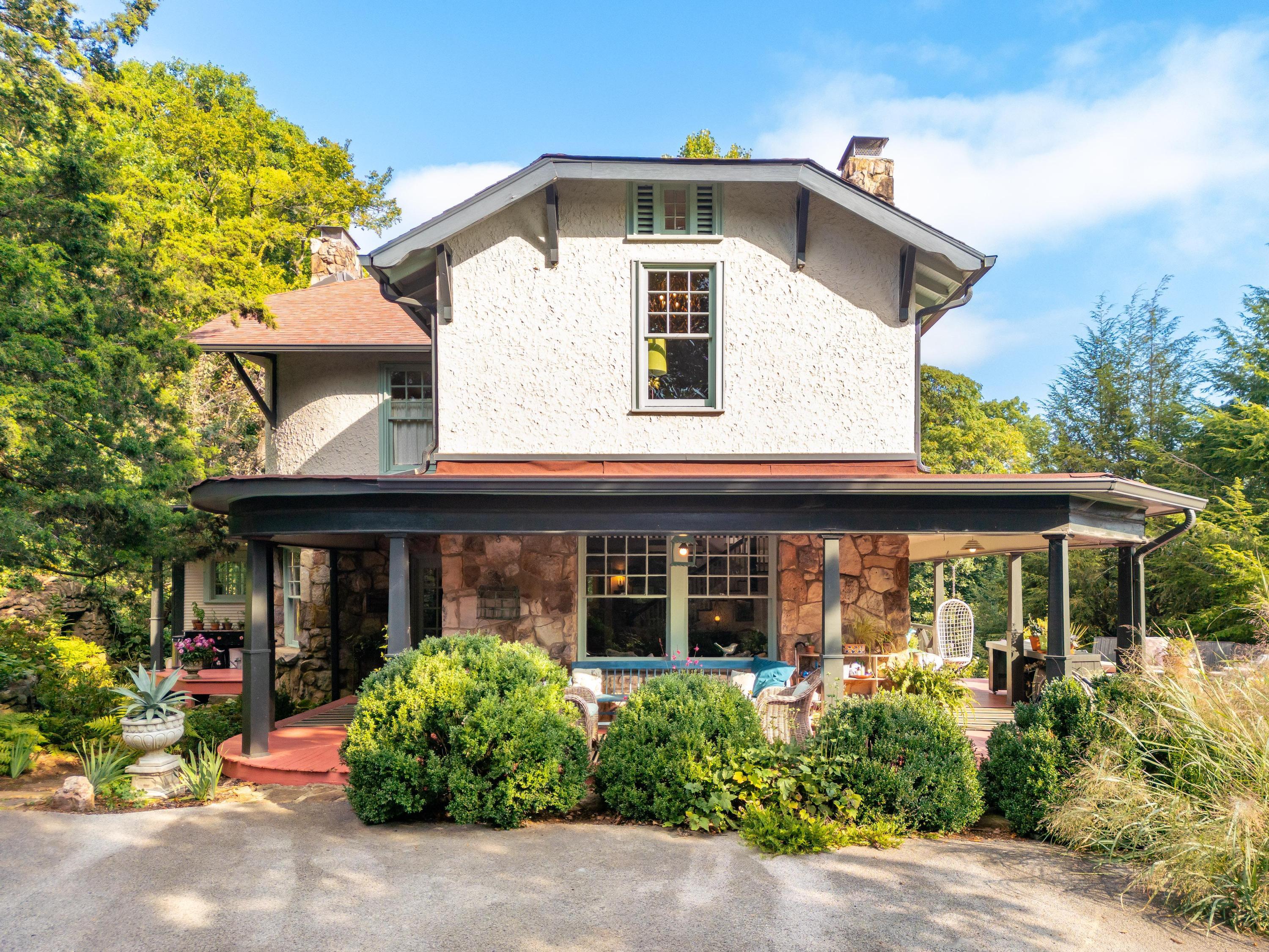 2815 Military Road