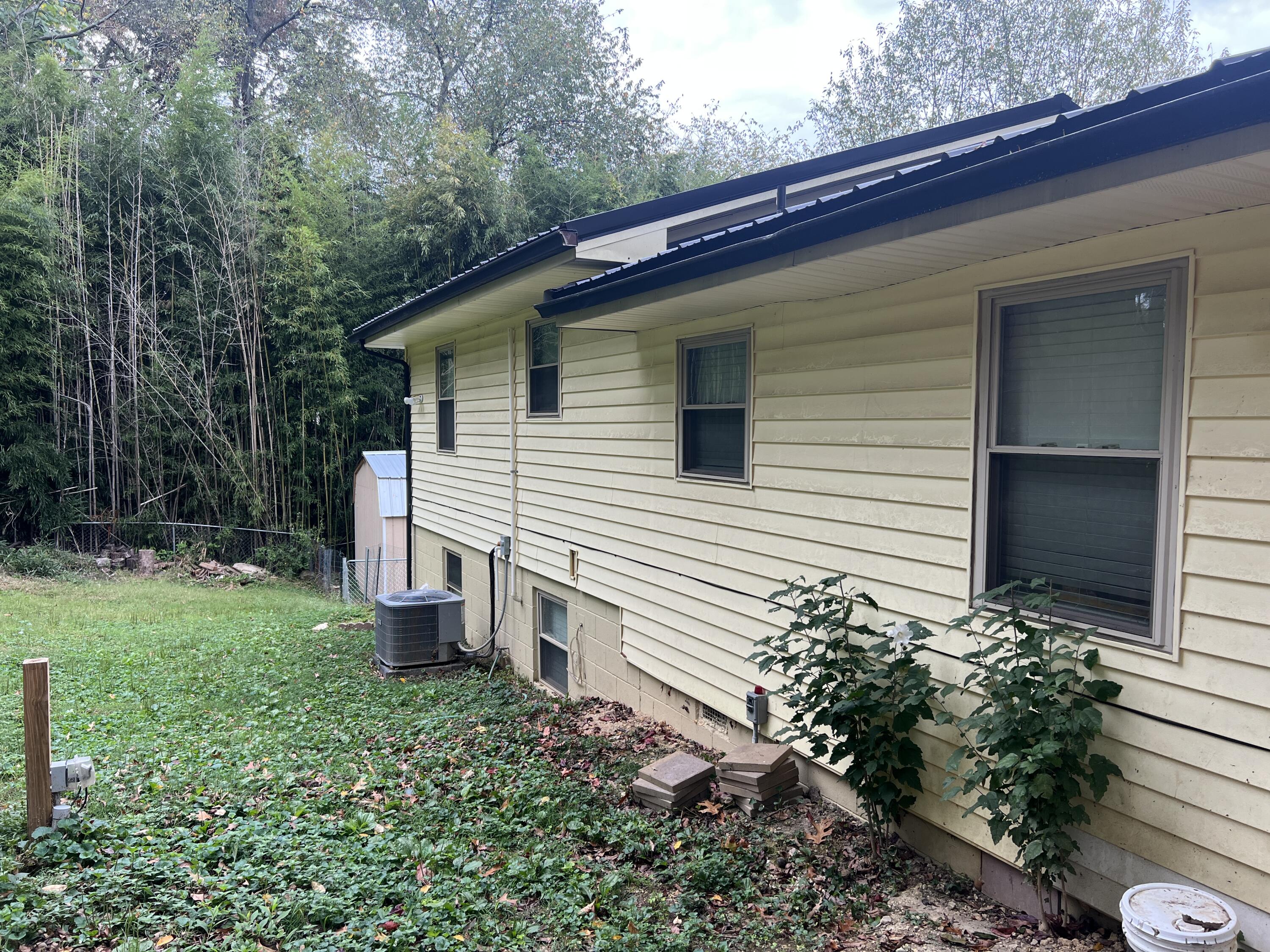 380 SE Oakland Trail