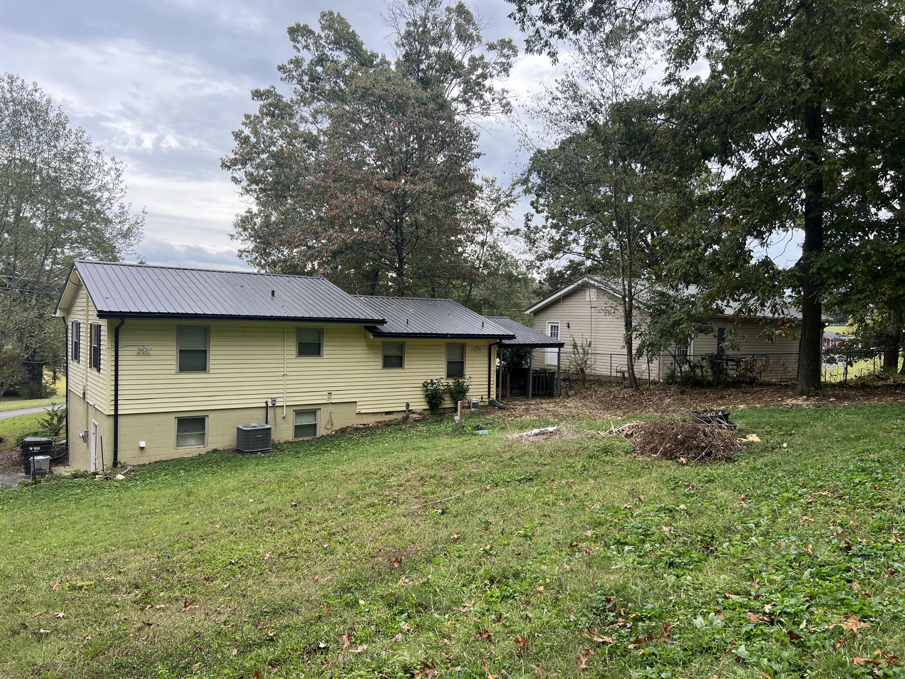 380 SE Oakland Trail