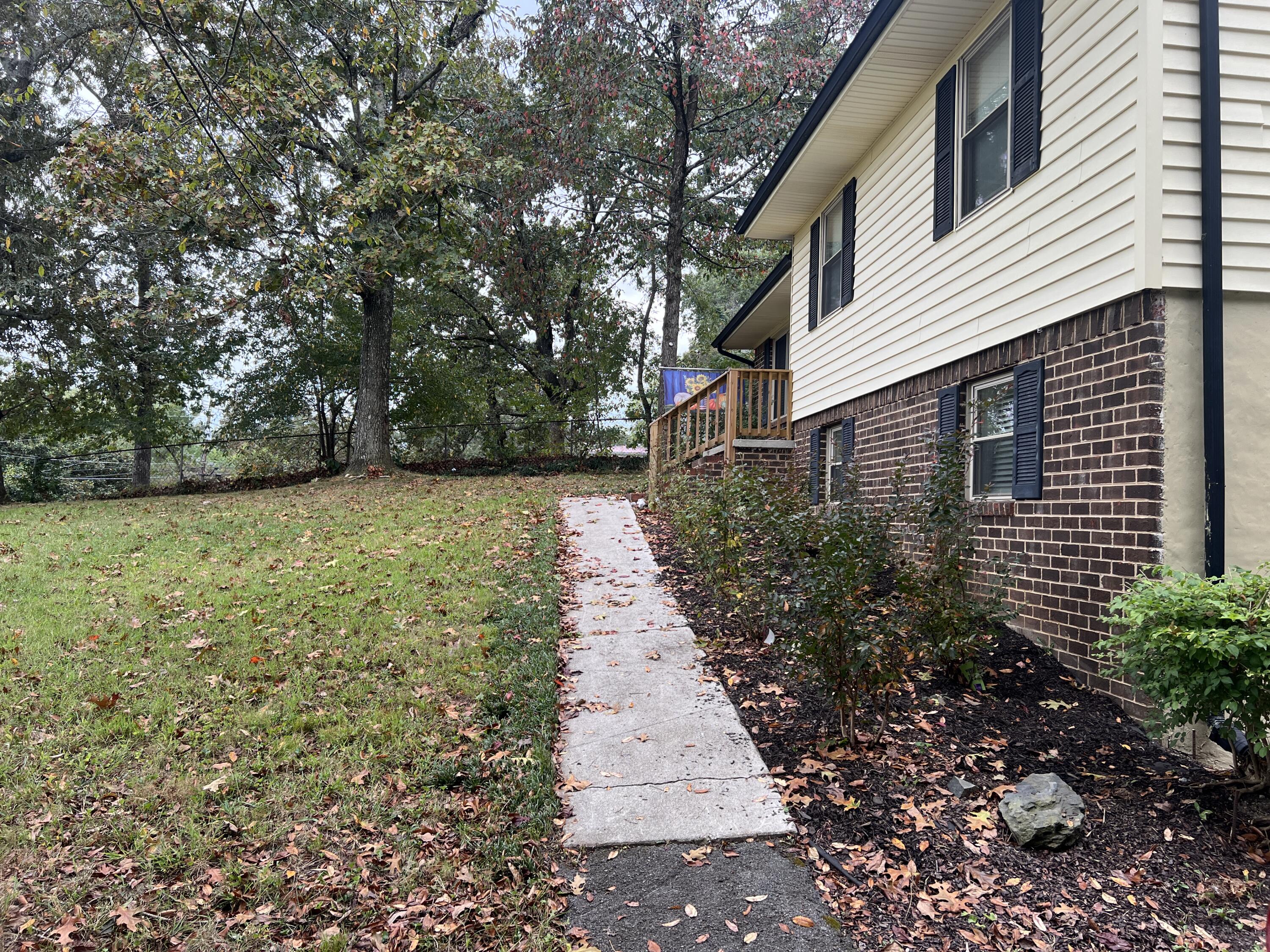 380 SE Oakland Trail