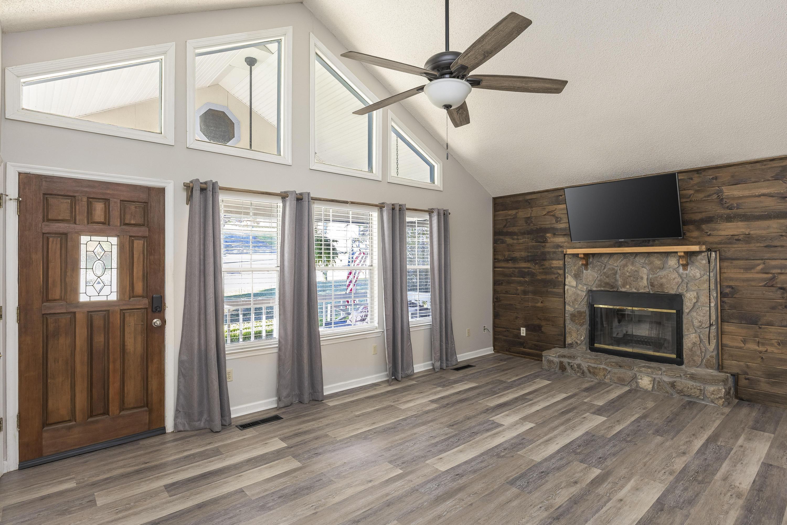 6907 Pine Haven Drive