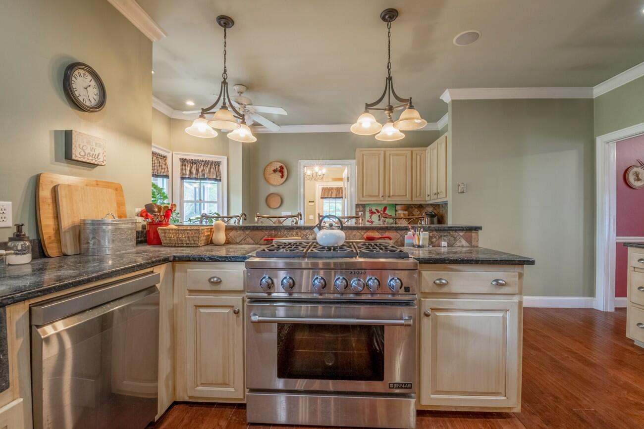 272 NW Fairview Road NW