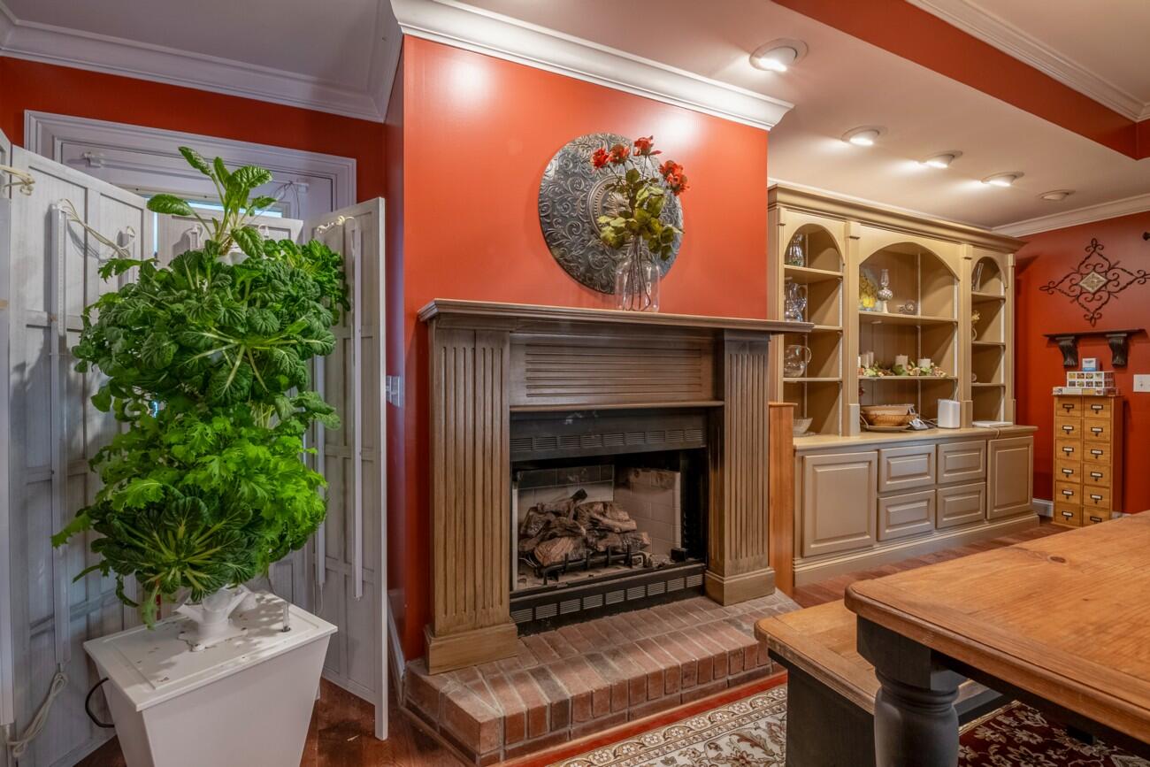 272 NW Fairview Road NW