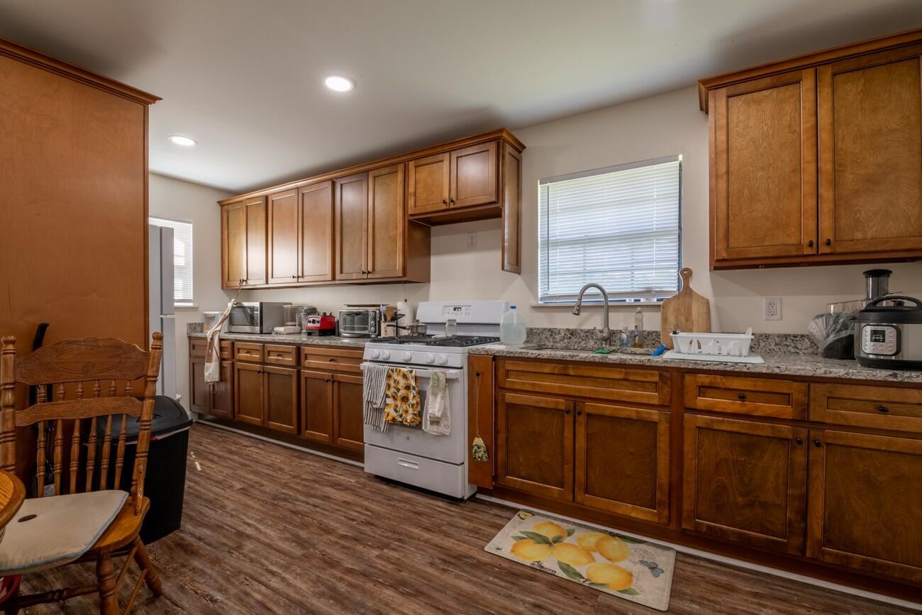 272 NW Fairview Road NW