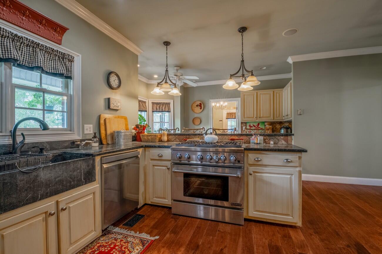 272 NW Fairview Road NW