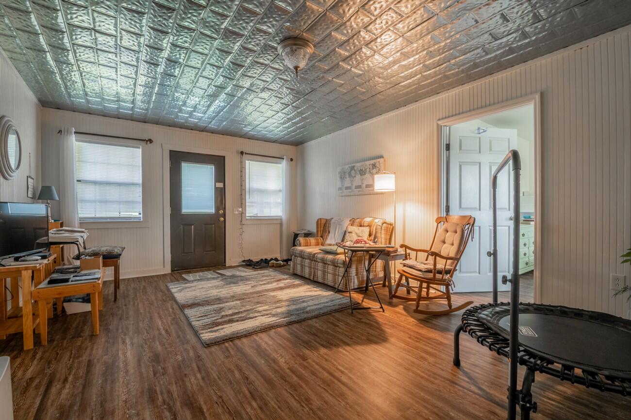 272 NW Fairview Road NW