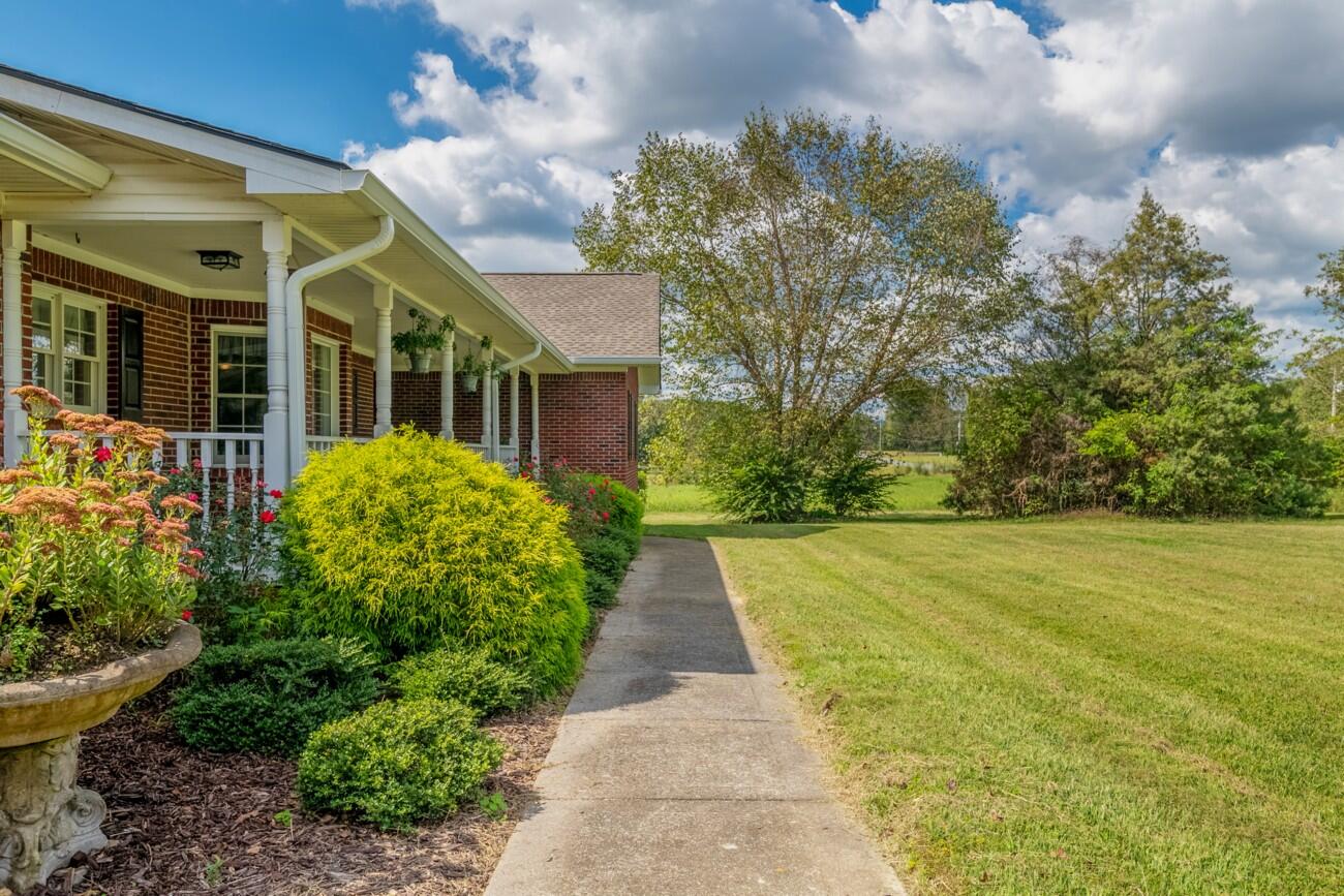 272 NW Fairview Road NW