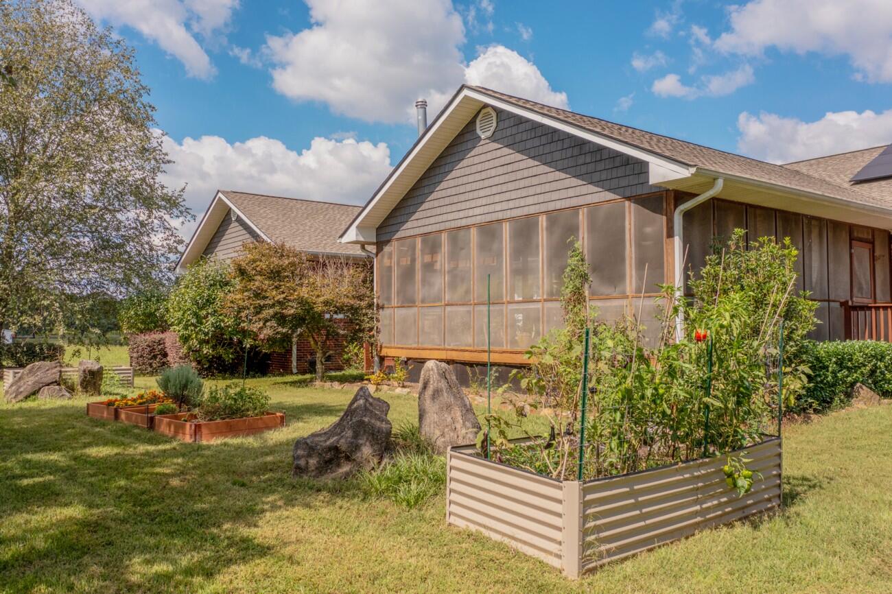 272 NW Fairview Road NW