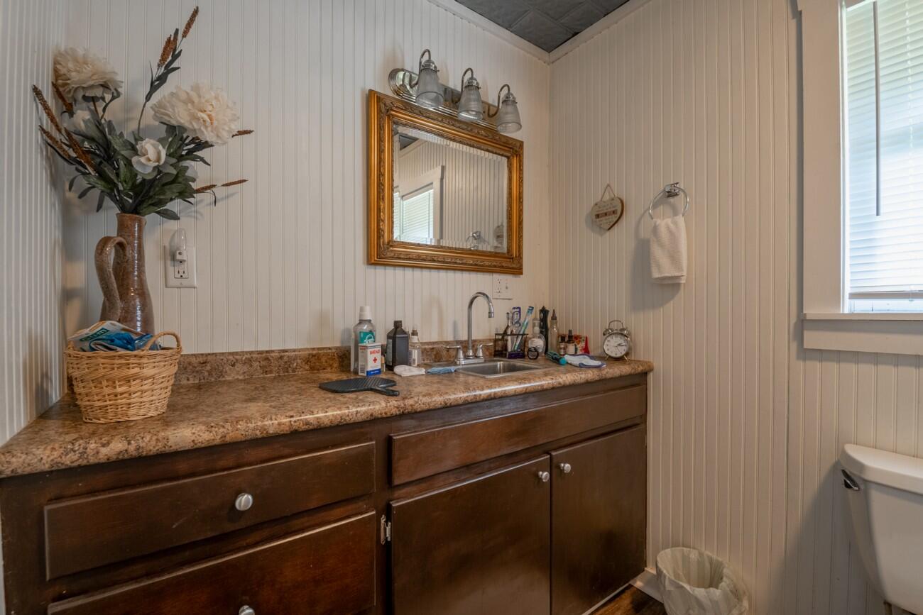 272 NW Fairview Road NW