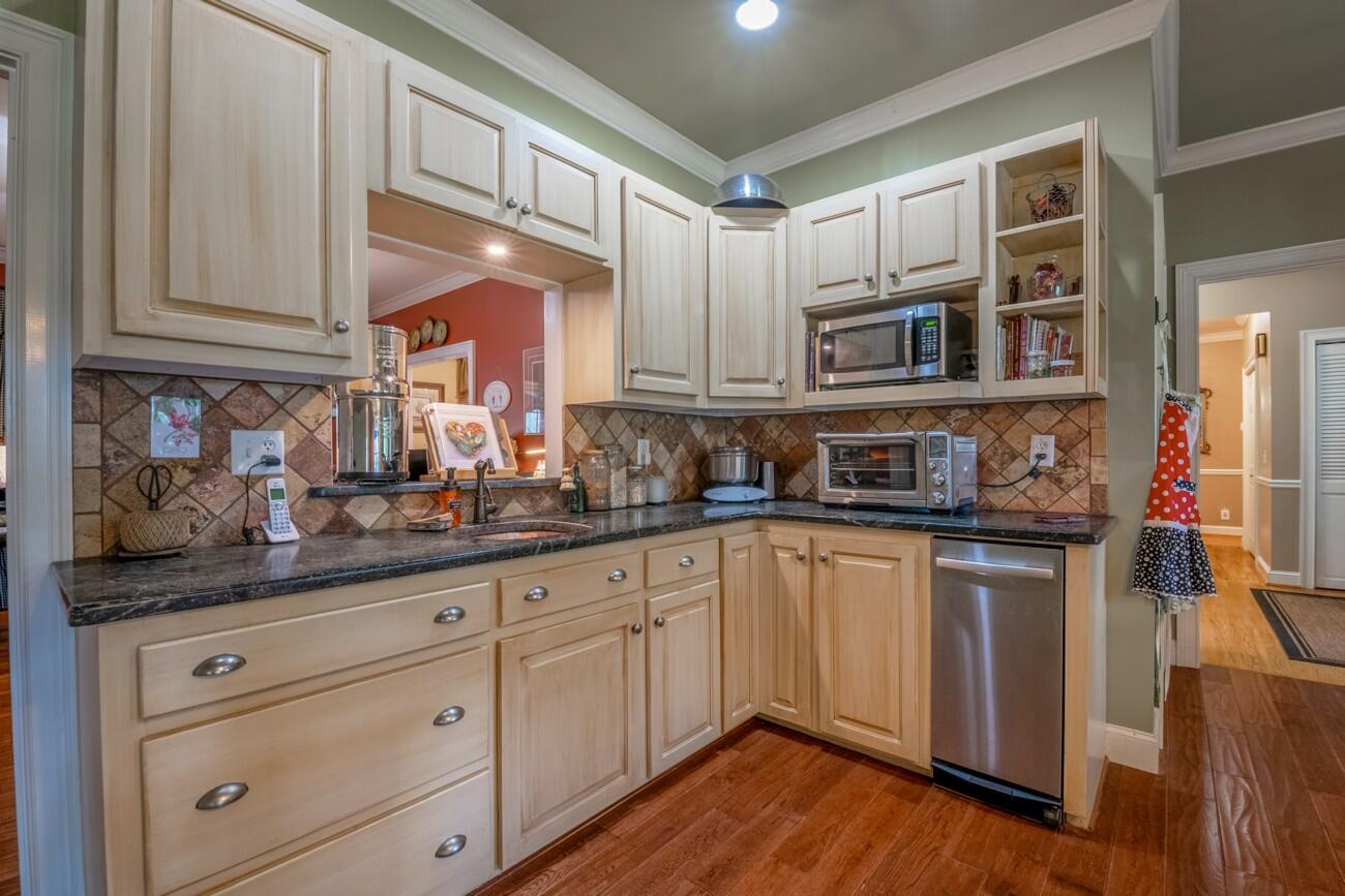 272 NW Fairview Road NW