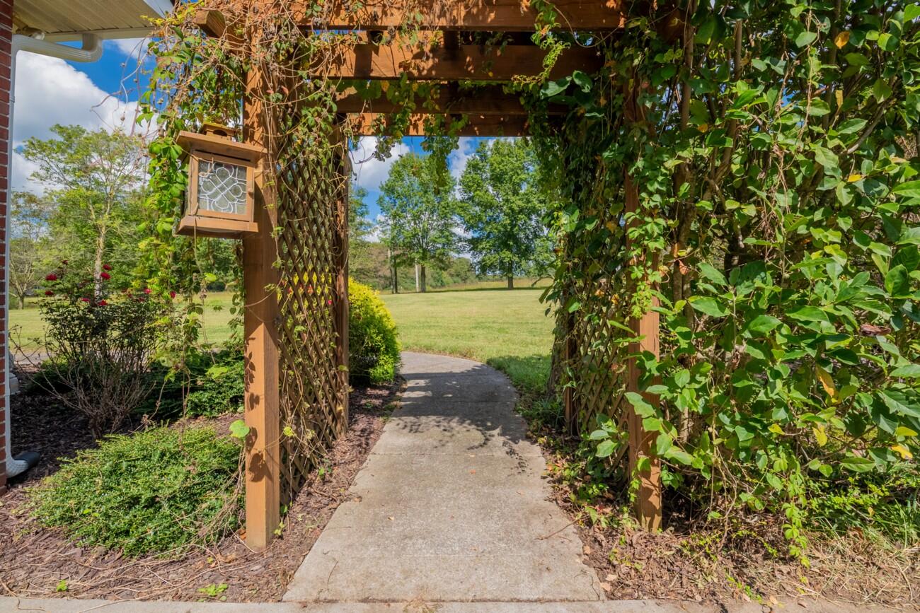 272 NW Fairview Road NW