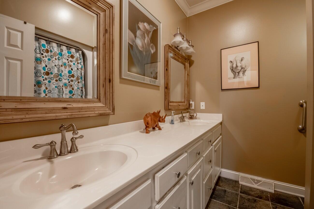 272 NW Fairview Road NW