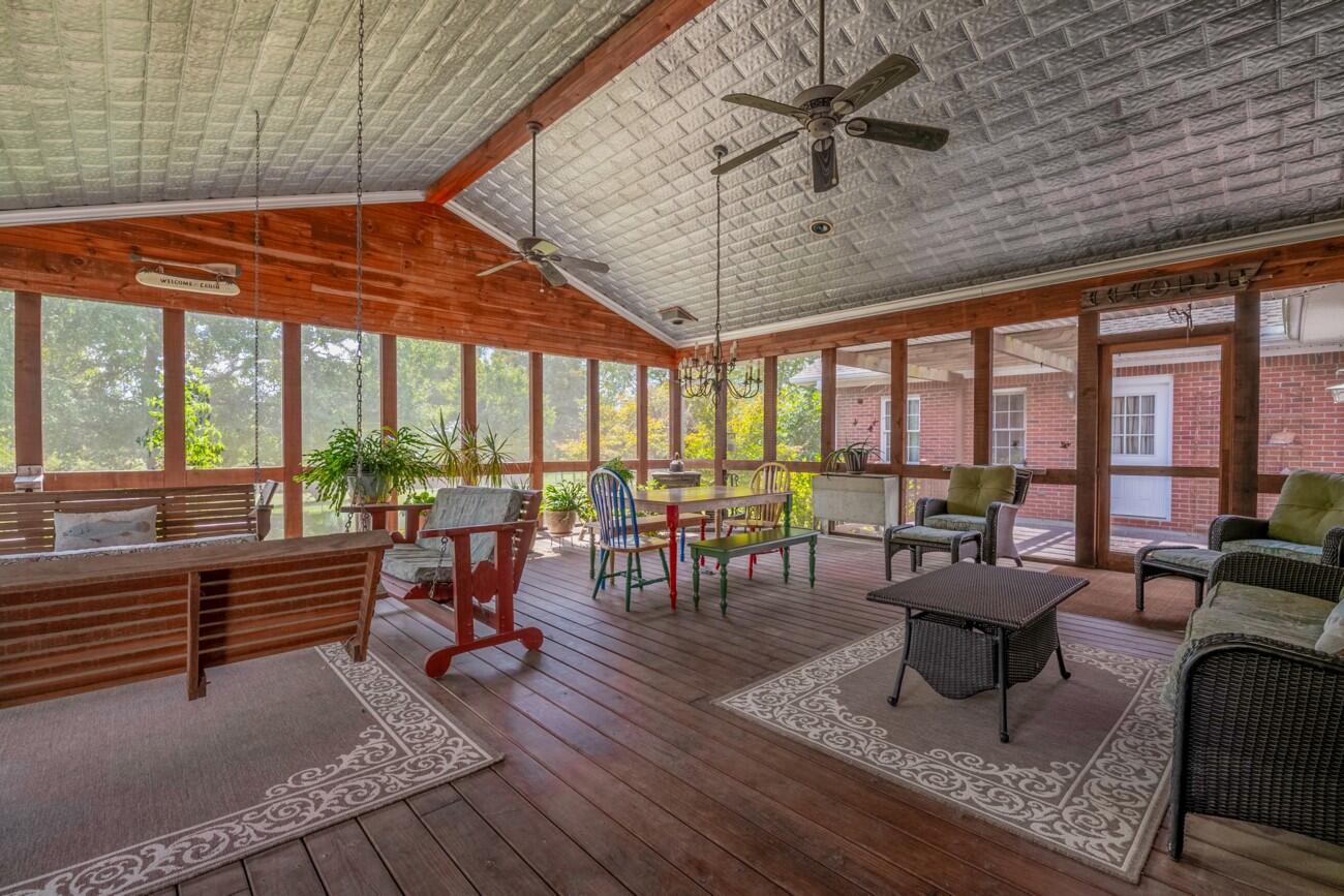 272 NW Fairview Road NW