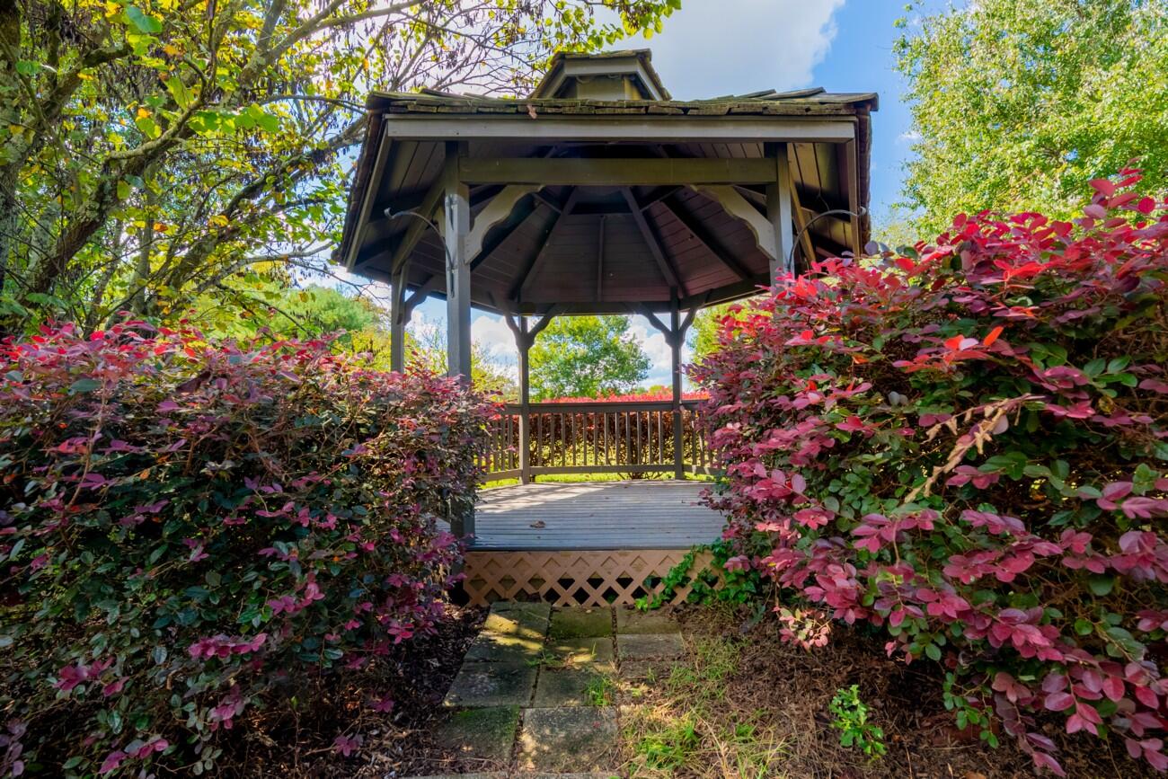 272 NW Fairview Road NW