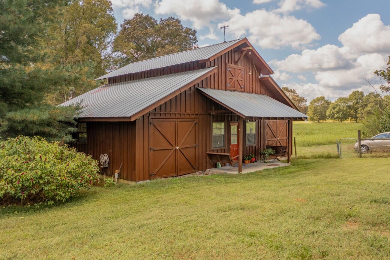 272 NW Fairview Road NW