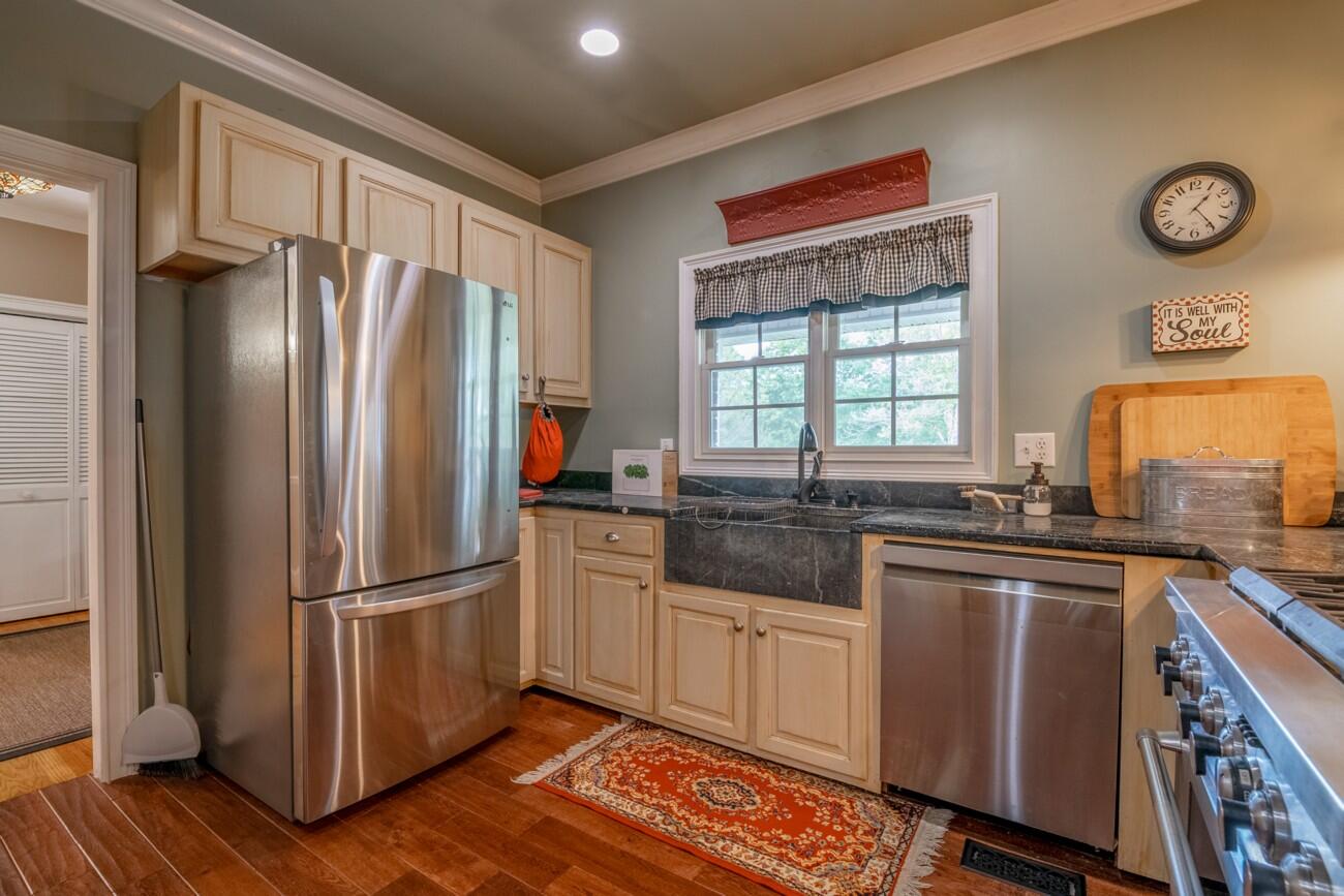 272 NW Fairview Road NW