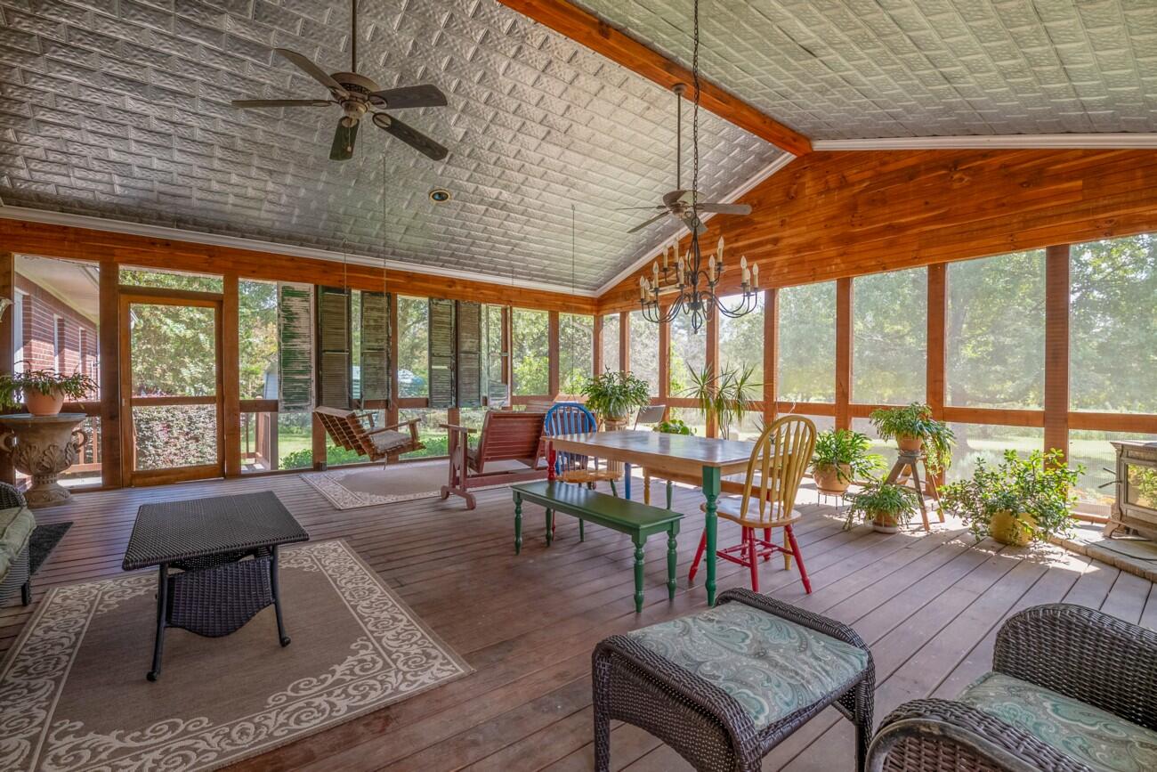 272 NW Fairview Road NW