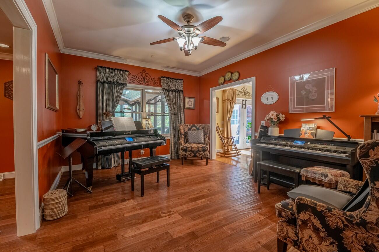 272 NW Fairview Road NW