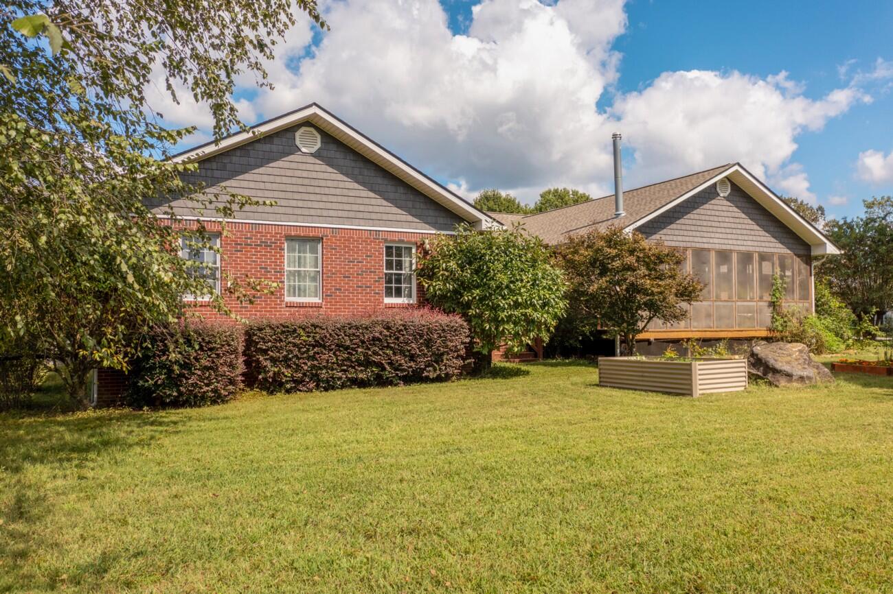 272 NW Fairview Road NW