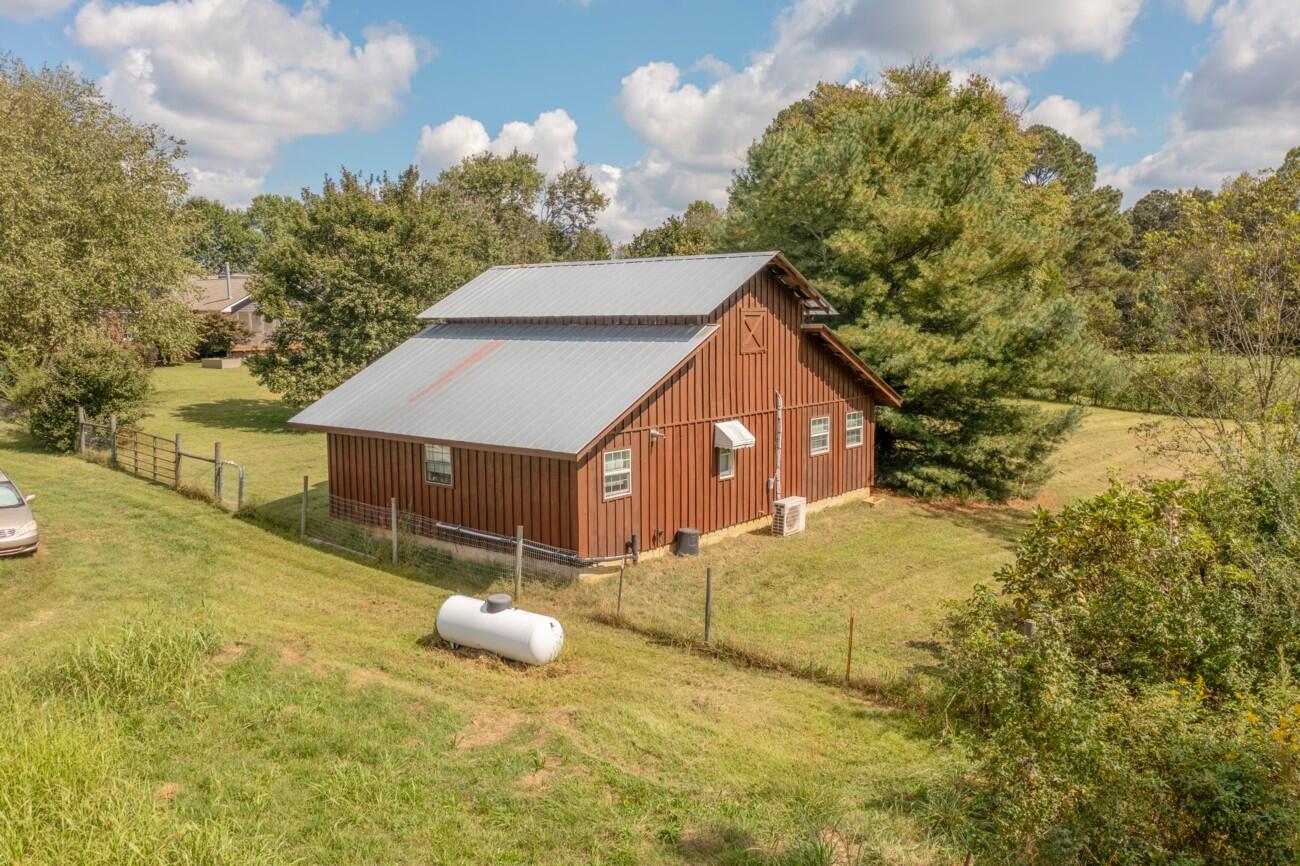 272 NW Fairview Road NW