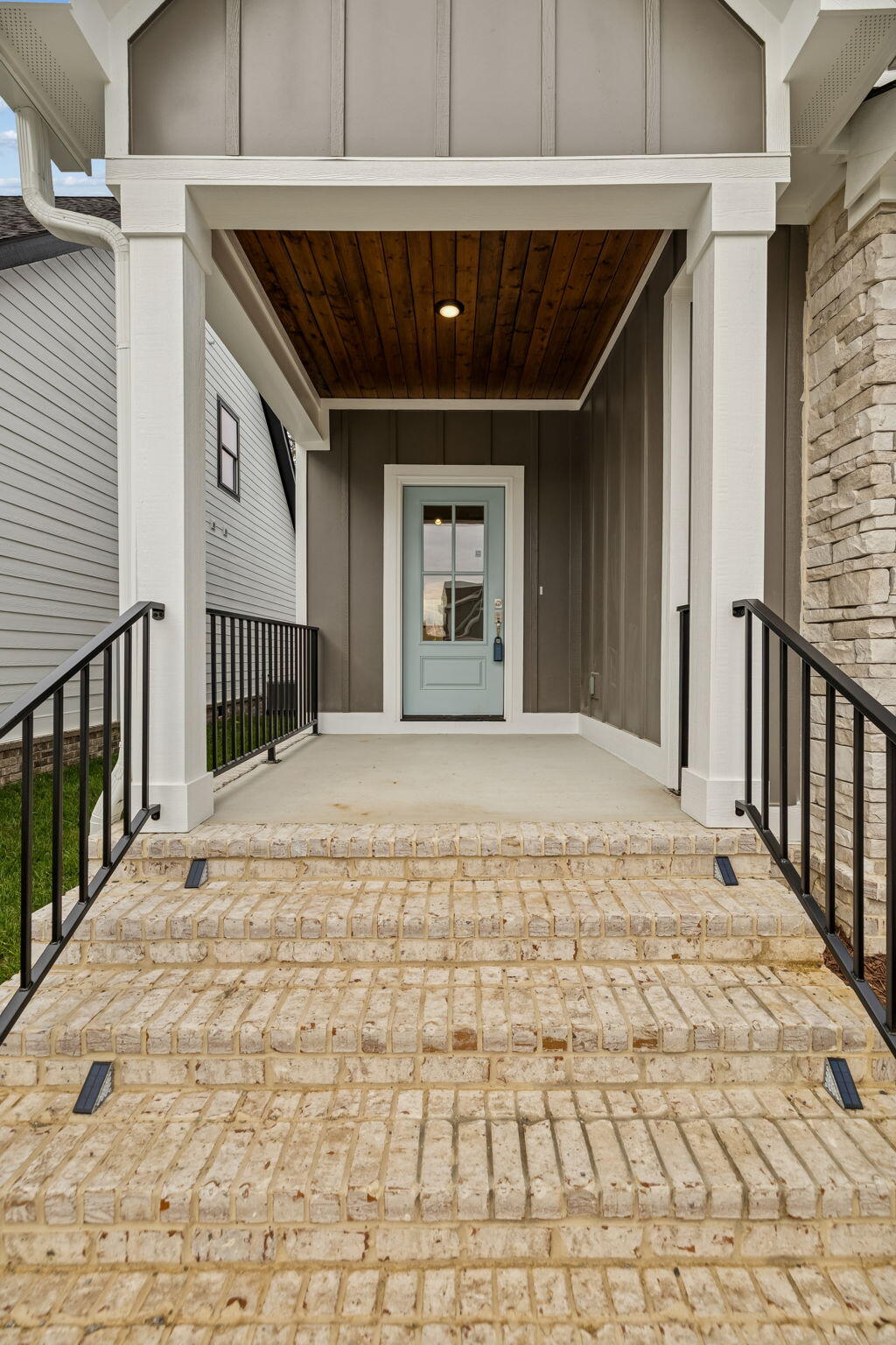 5211 NW Baylor Street